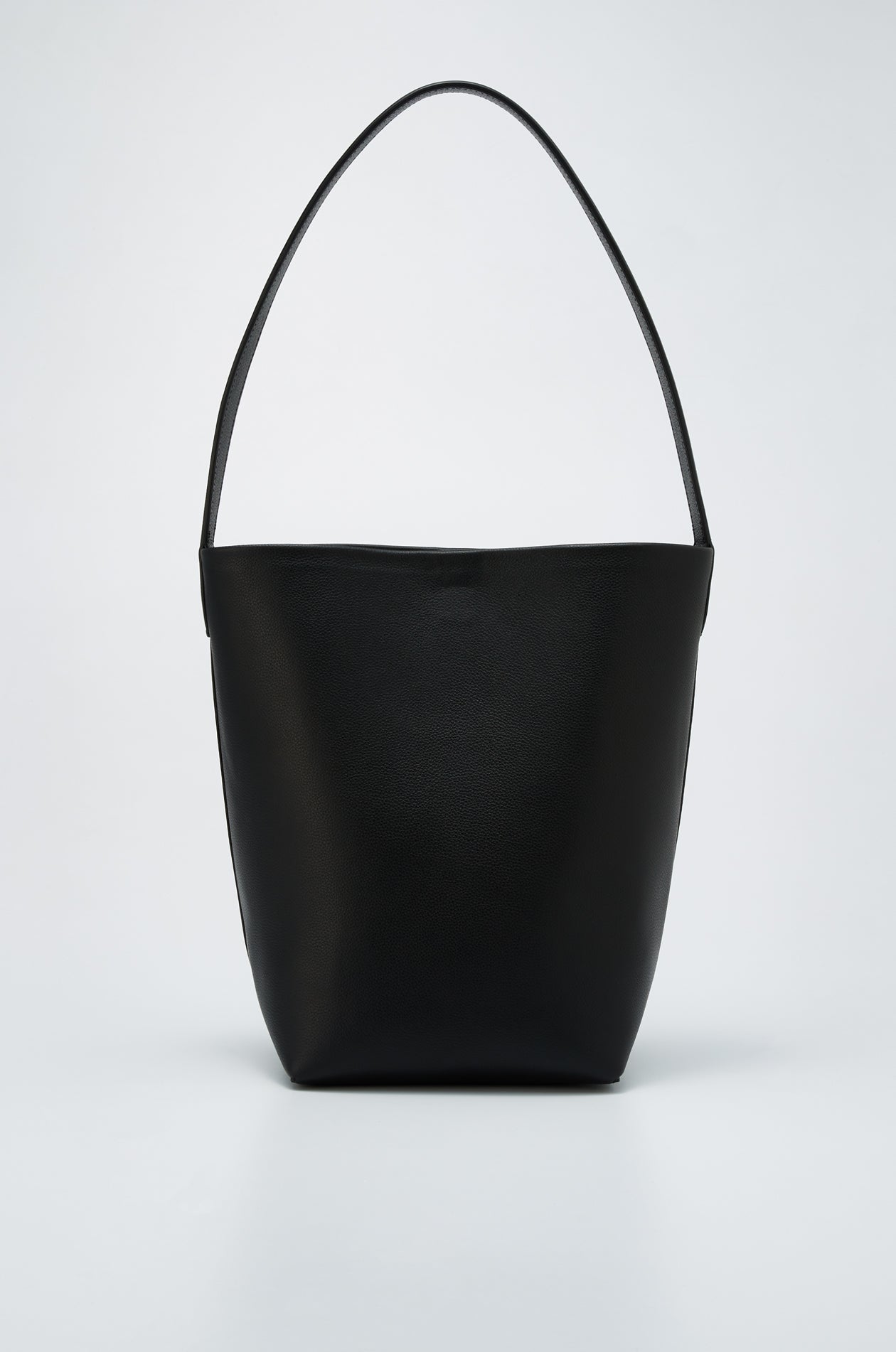 LEATHER BUCKET BAG