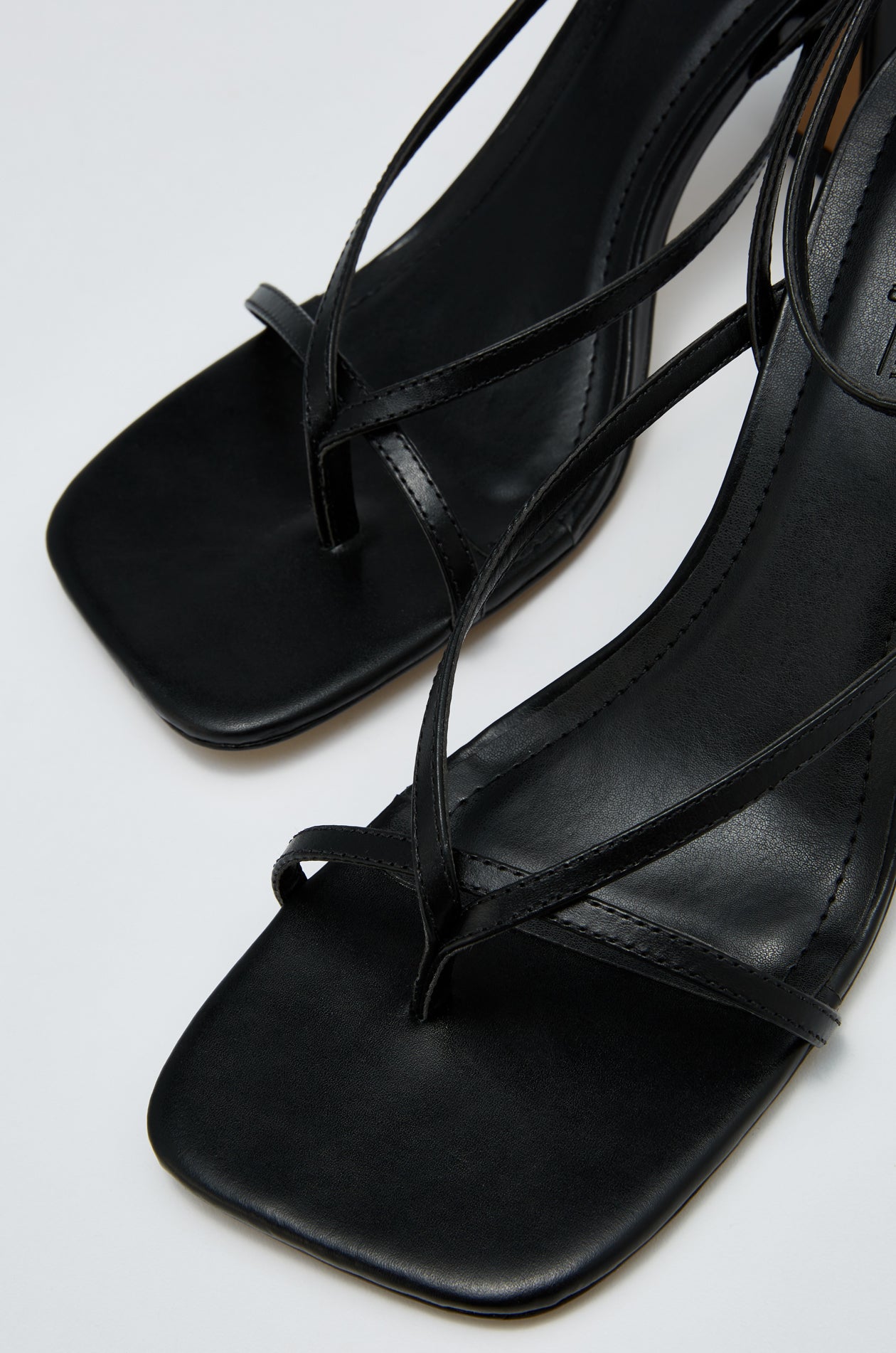 TRAPEZE HEEL WITH ANKLE STRAPS