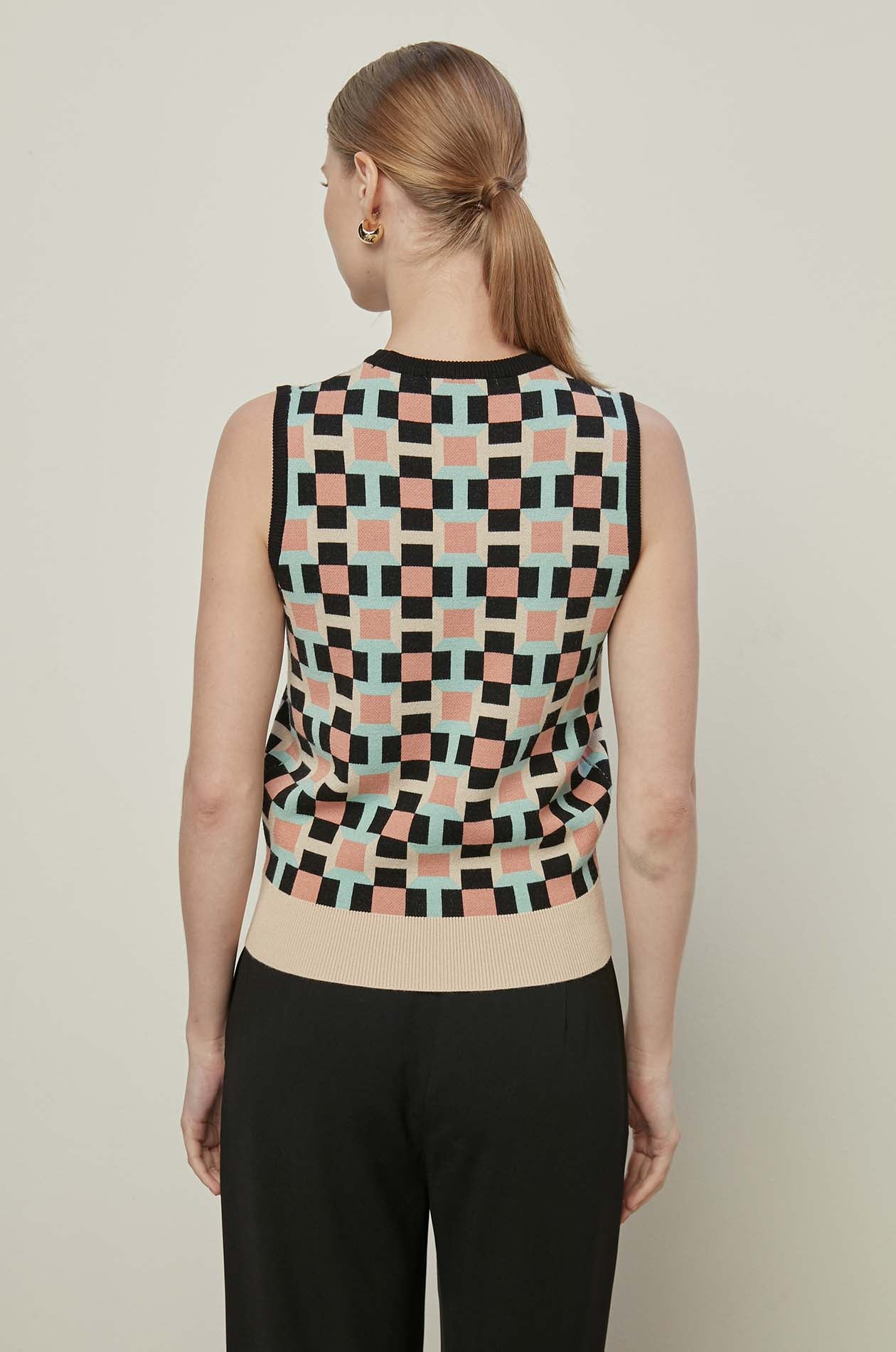 GEOMETRIC KNITTED TOP