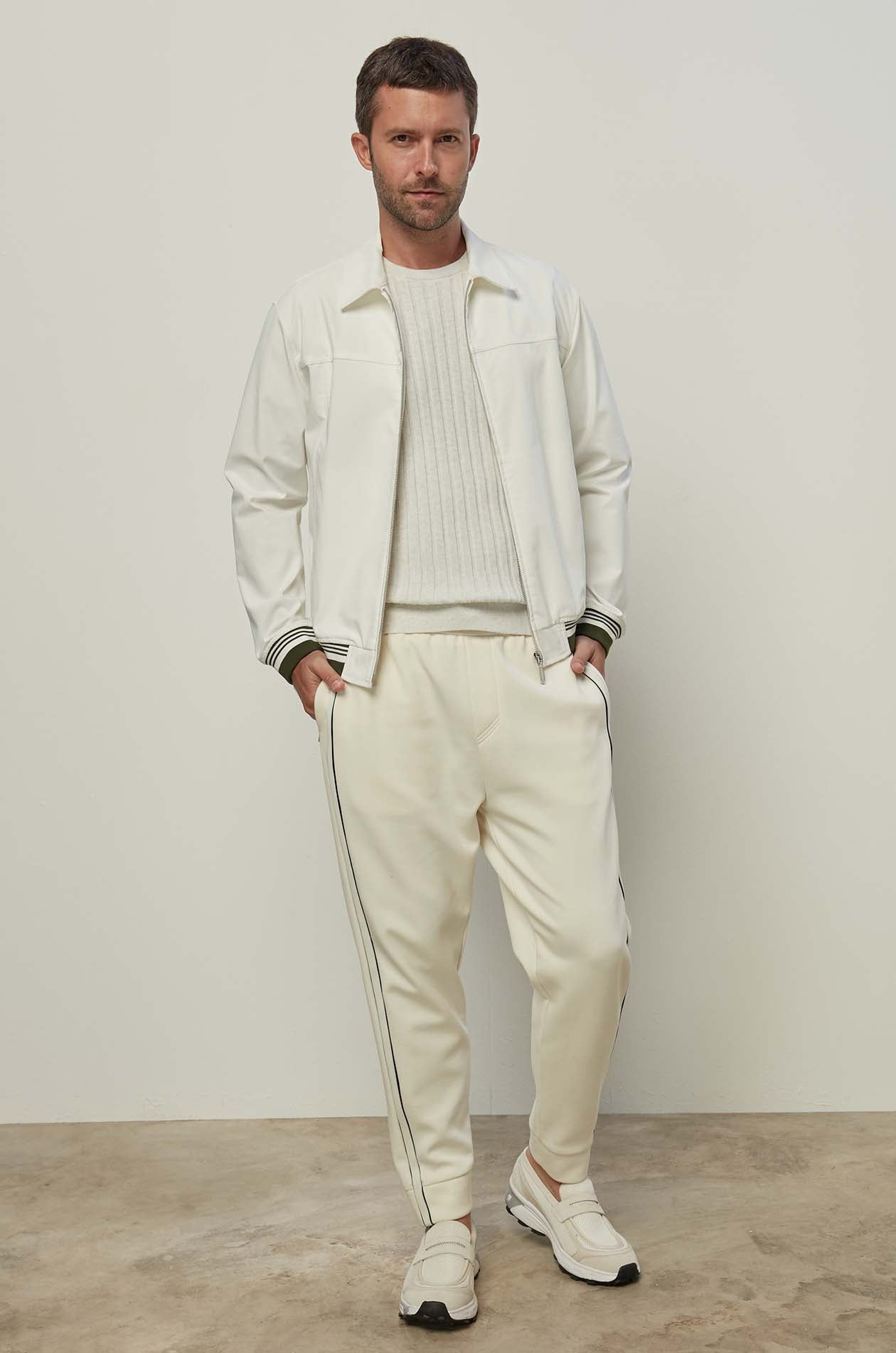 STRIPED TRIM ZIPPER JACKET