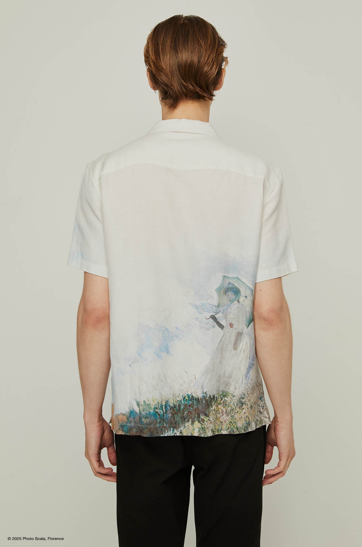 WOMAN WITH A PARASOL PRINTED SHIRT