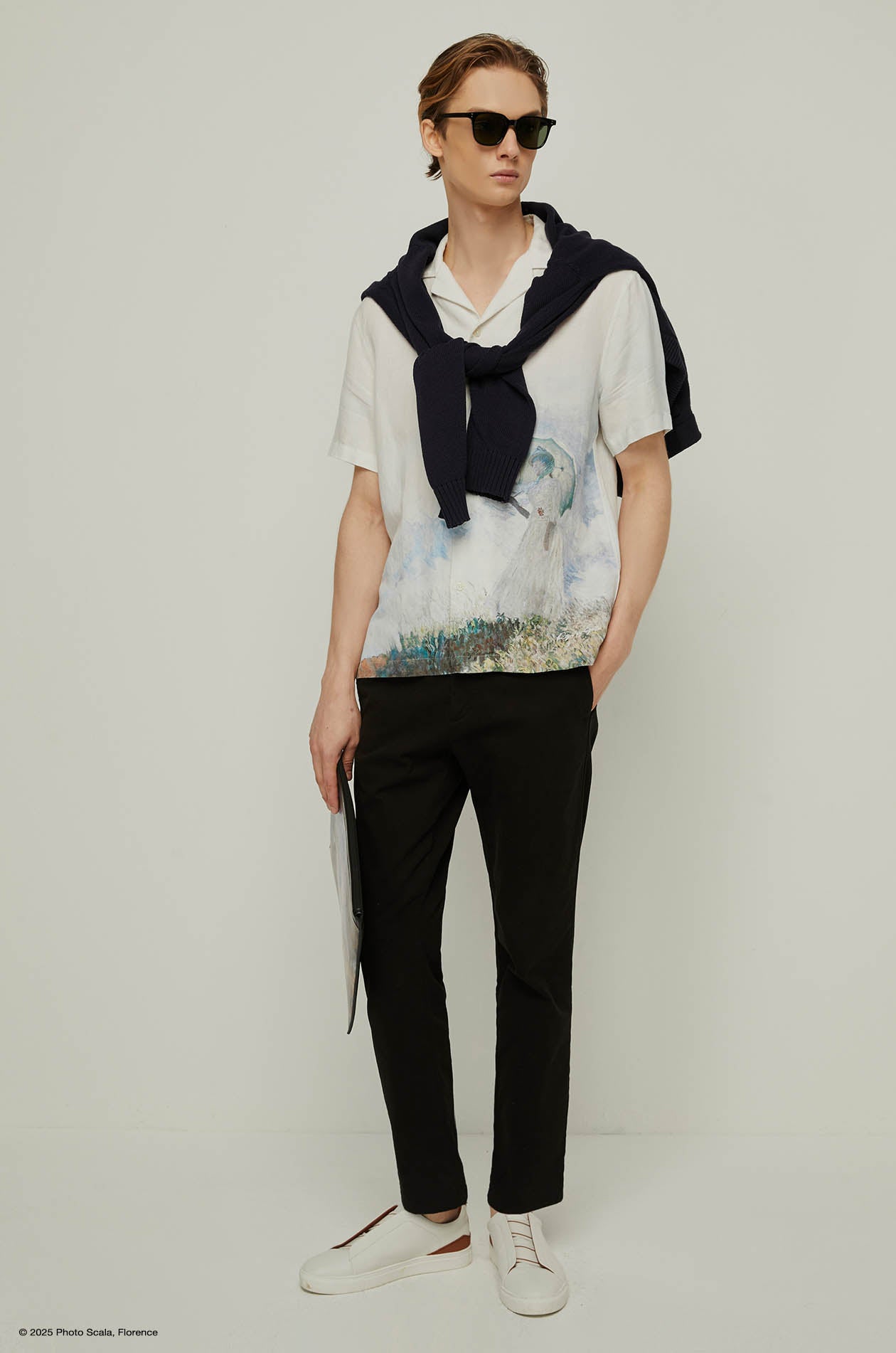 WOMAN WITH A PARASOL PRINTED SHIRT