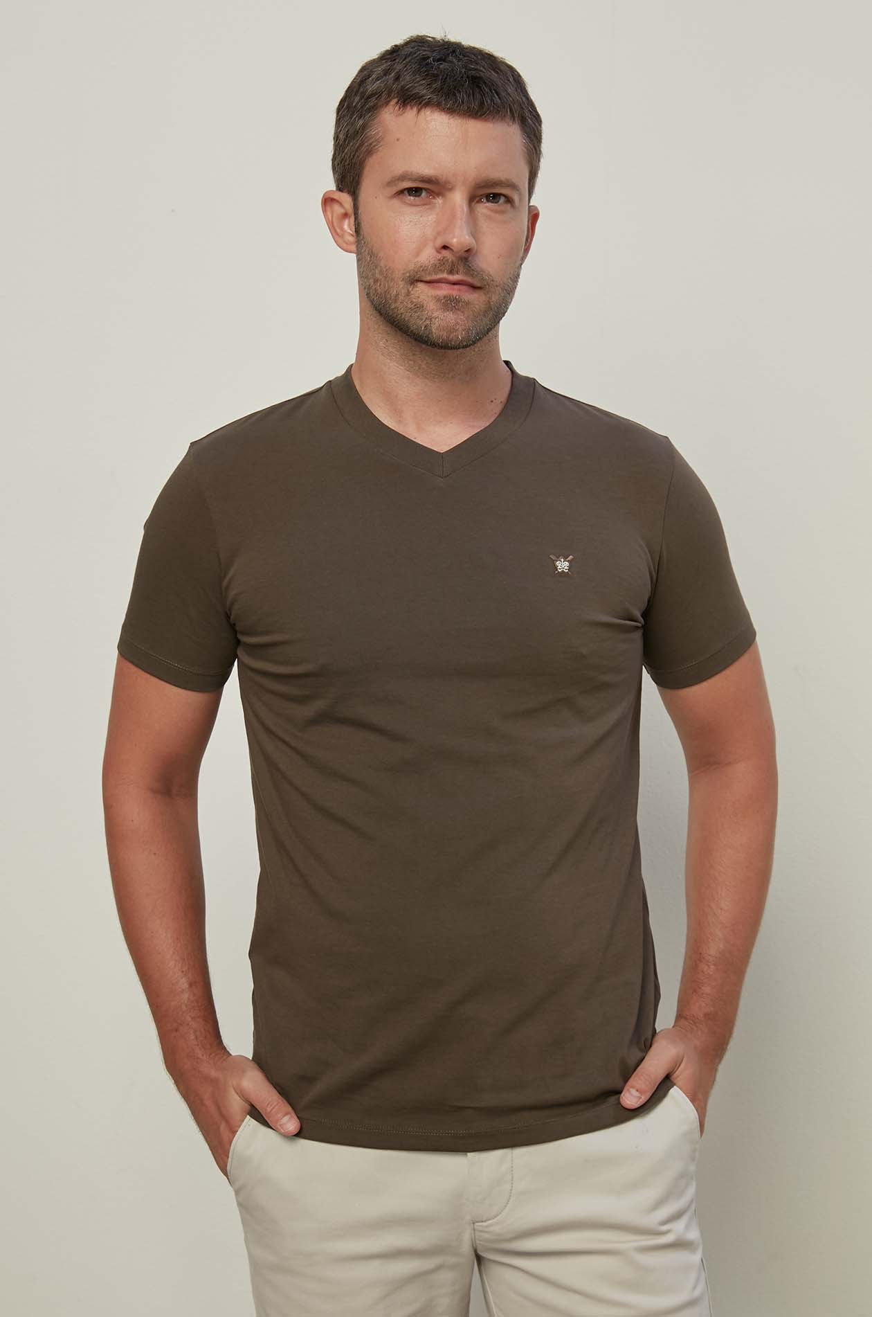 V-NECK LOGO TEE