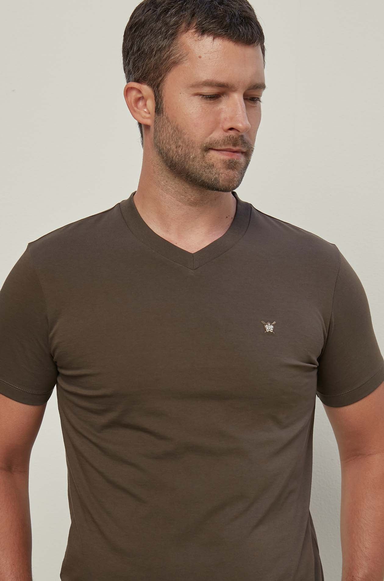 V-NECK LOGO TEE