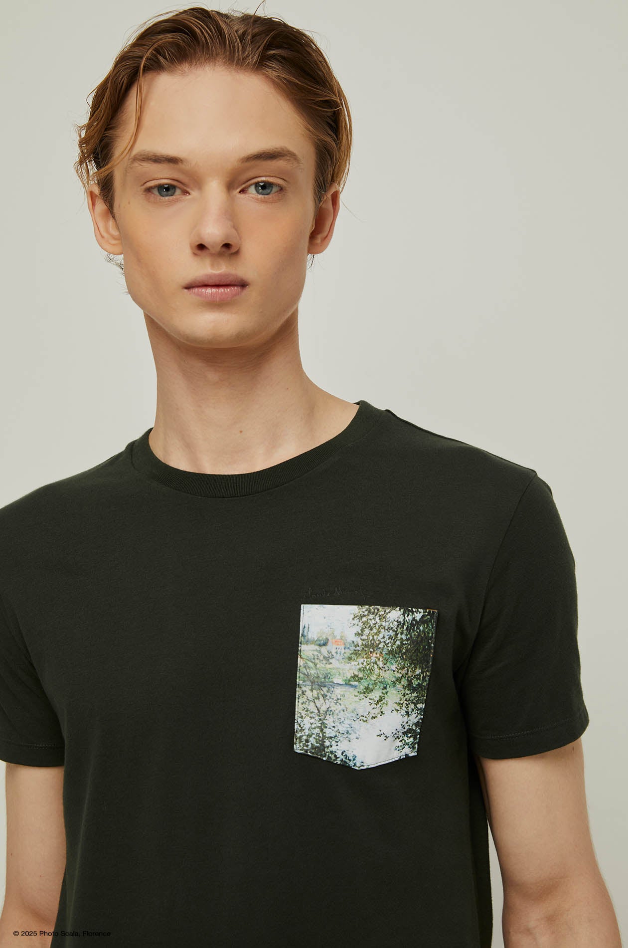 ILE DE LA GRANDE POCKET PRINTED GRAPHIC TEE