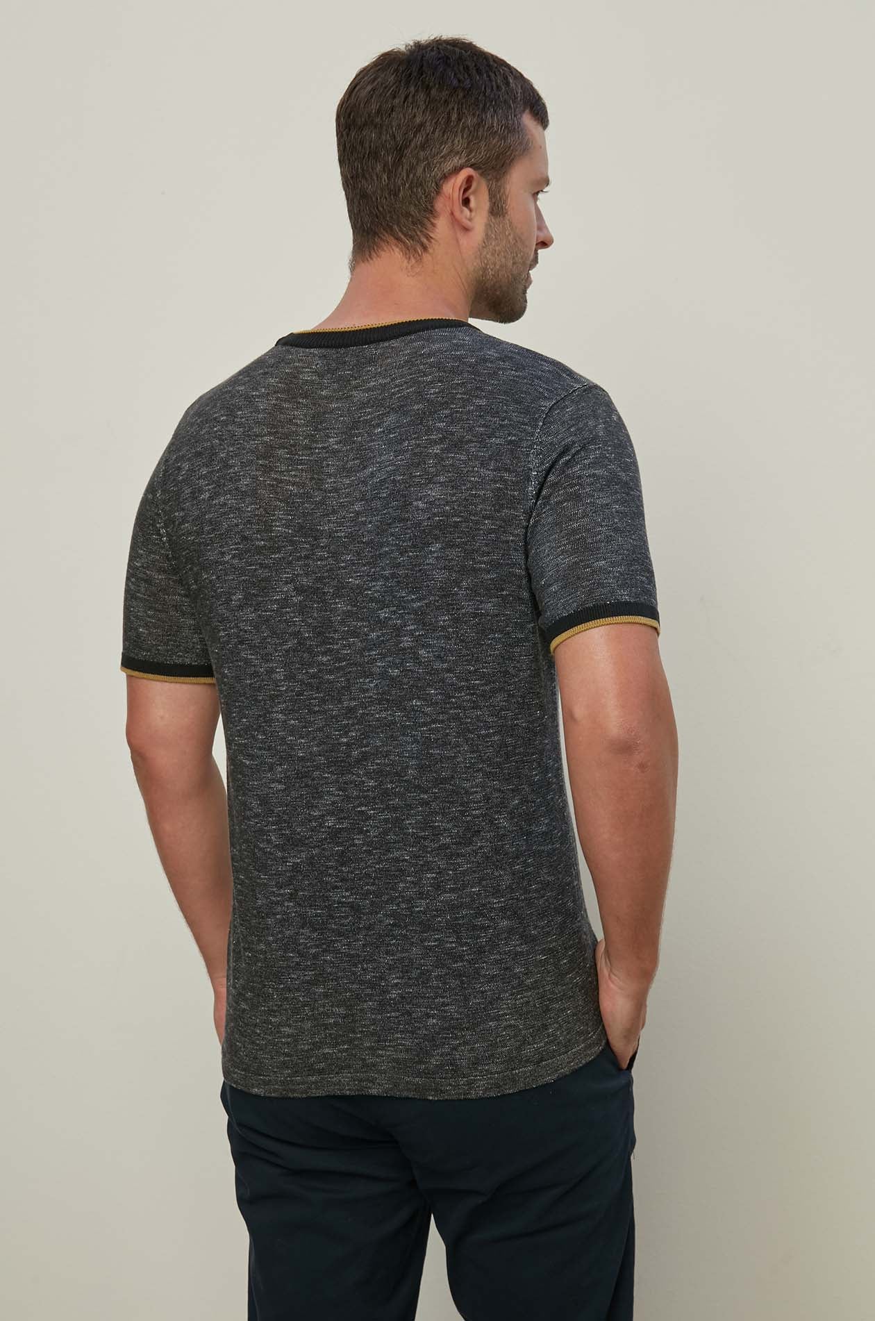 TWO COLOR THREAD KNITTED TEE