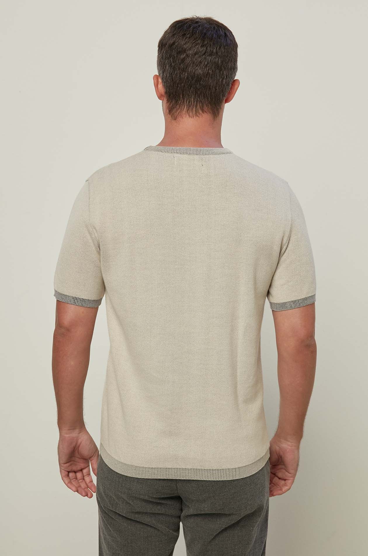 TWO COLOR RIBBED TRIM KNITTED TEE