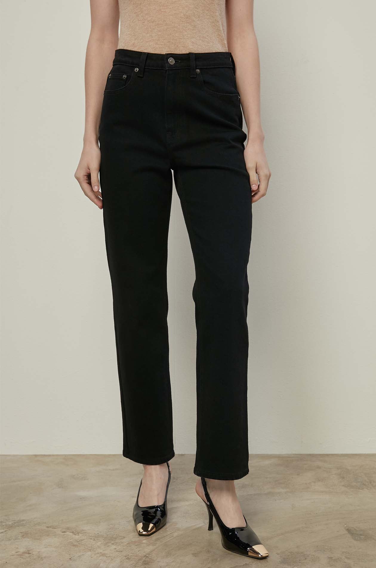 HIGH-RISE STRAIGHT LEG JEANS