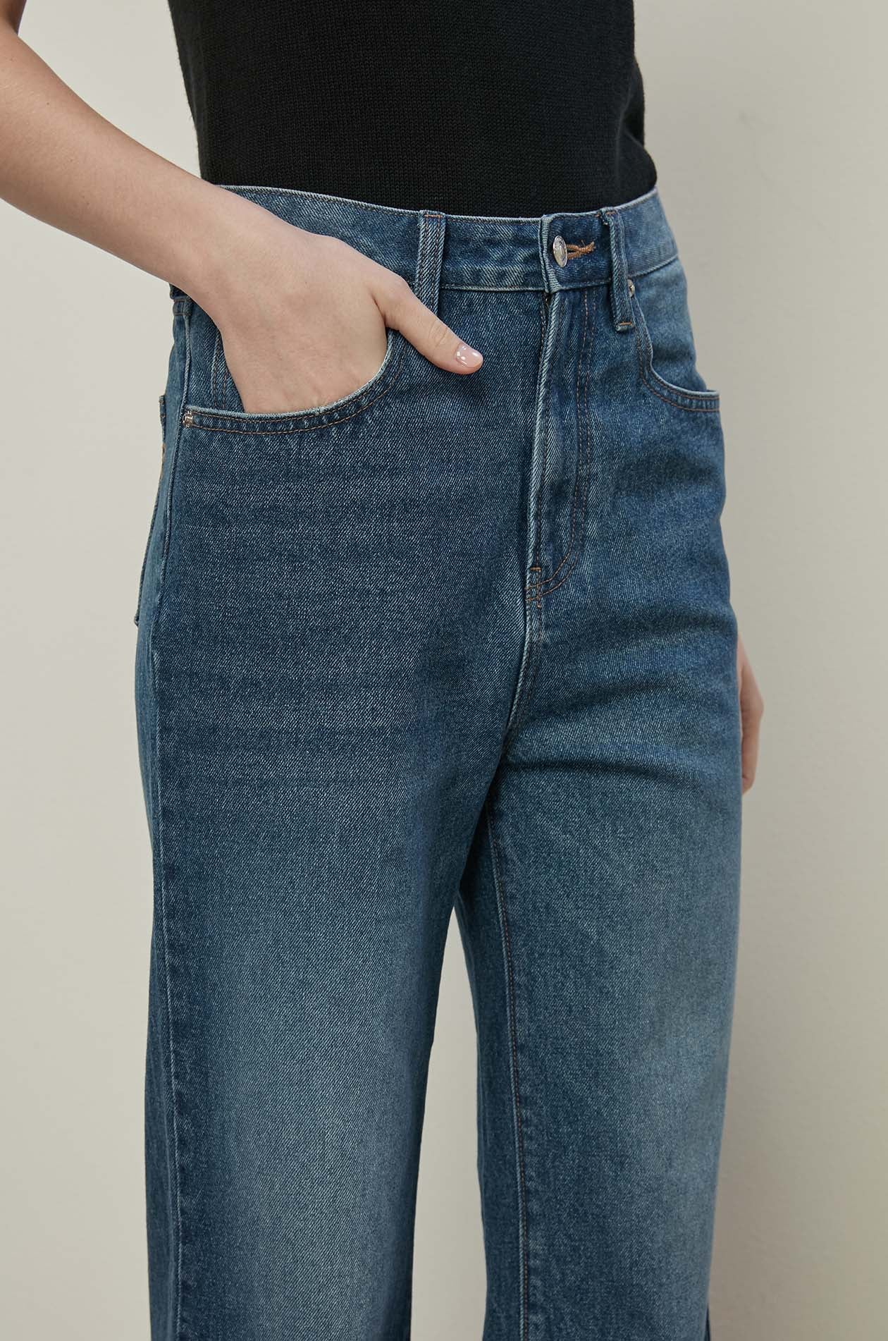 HIGH-RISE BAGGY JEANS