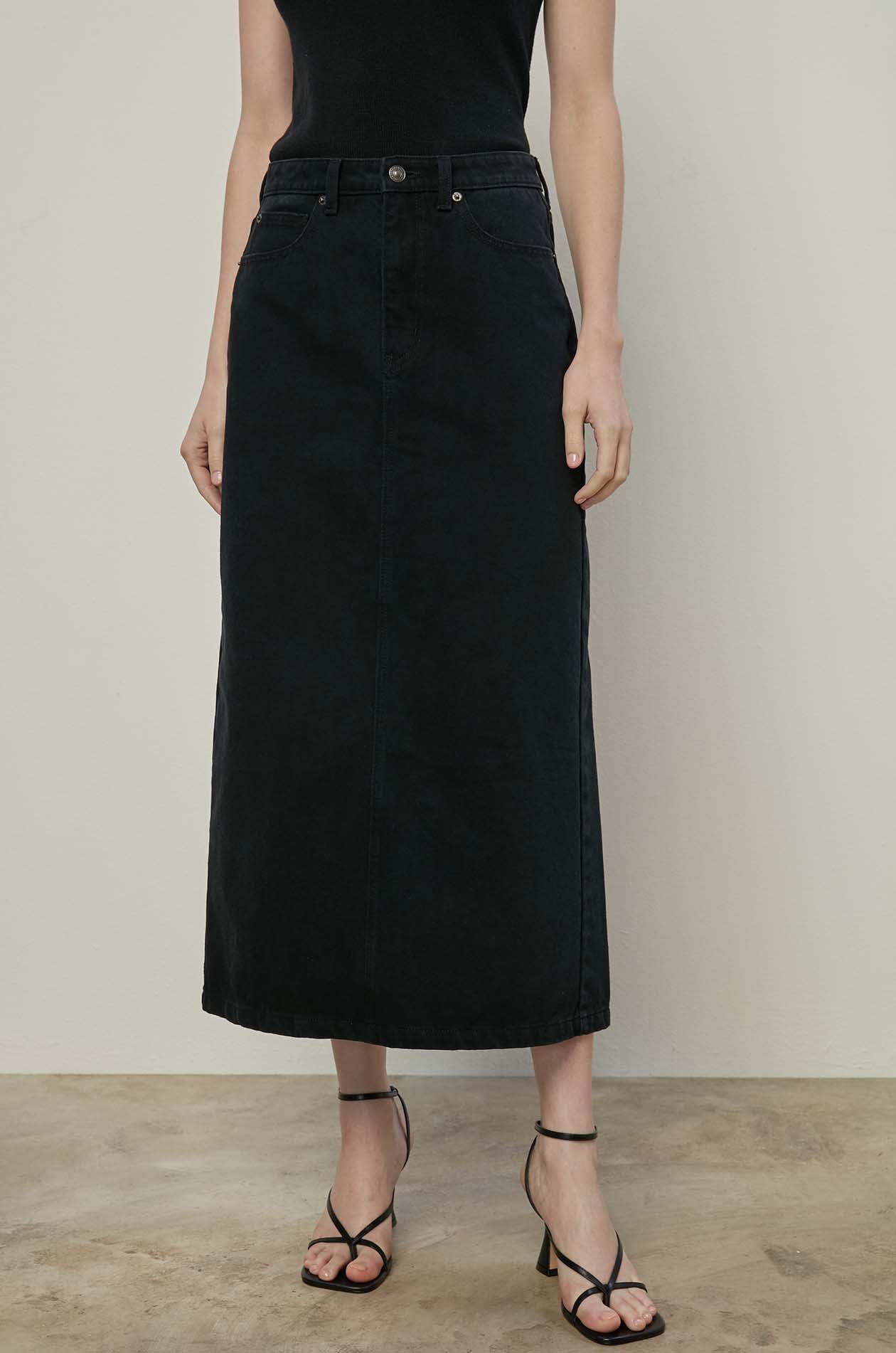 MID-RISE BLACK DENIM SKIRT