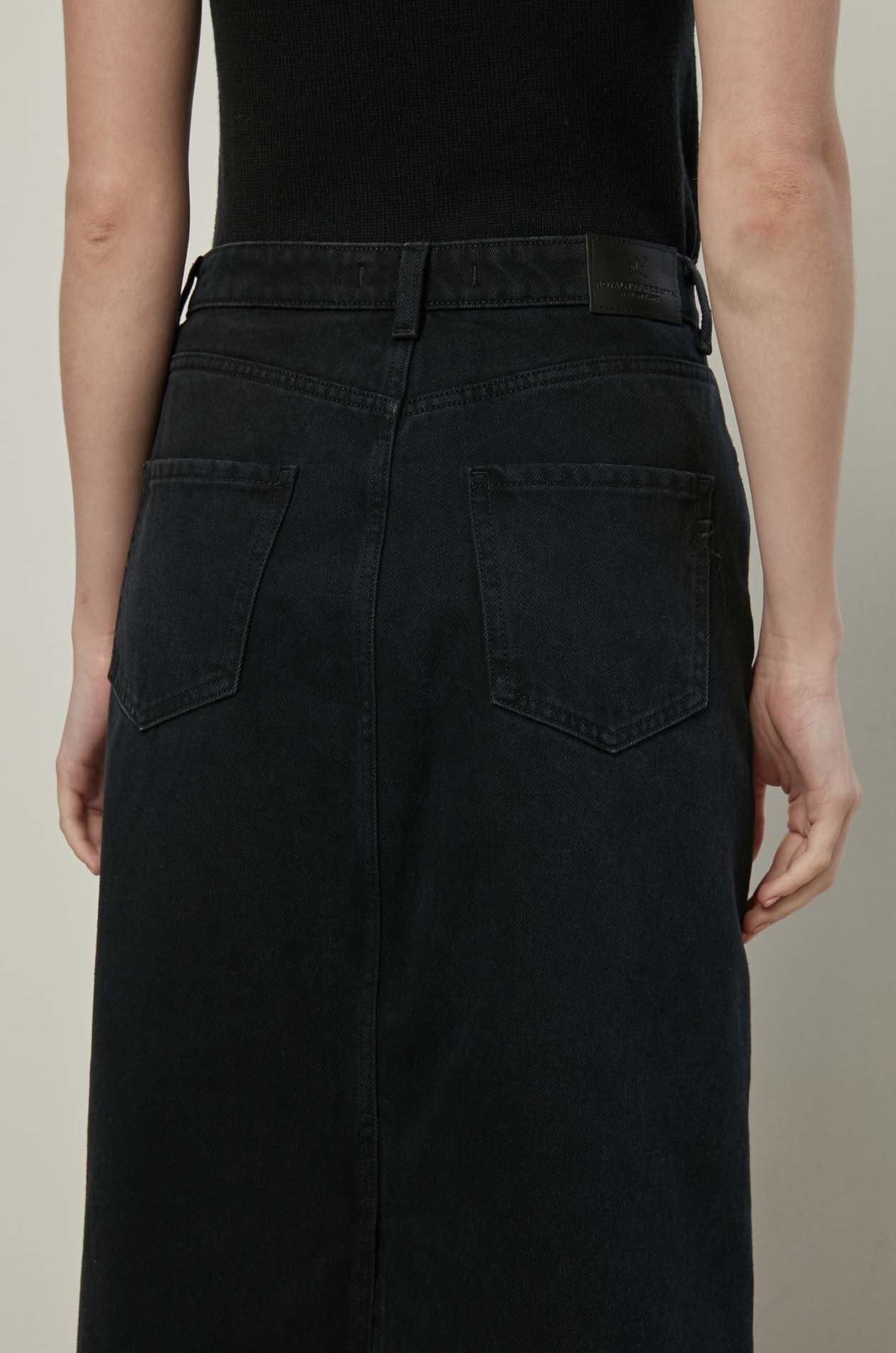 MID-RISE BLACK DENIM SKIRT