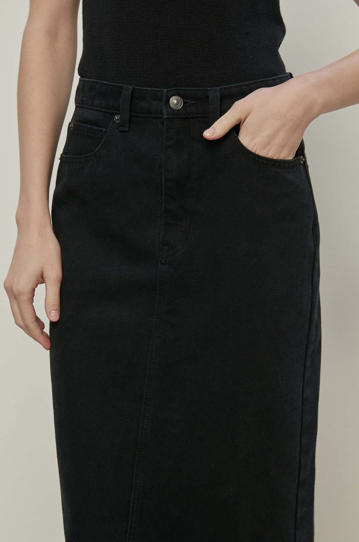 MID-RISE BLACK DENIM SKIRT