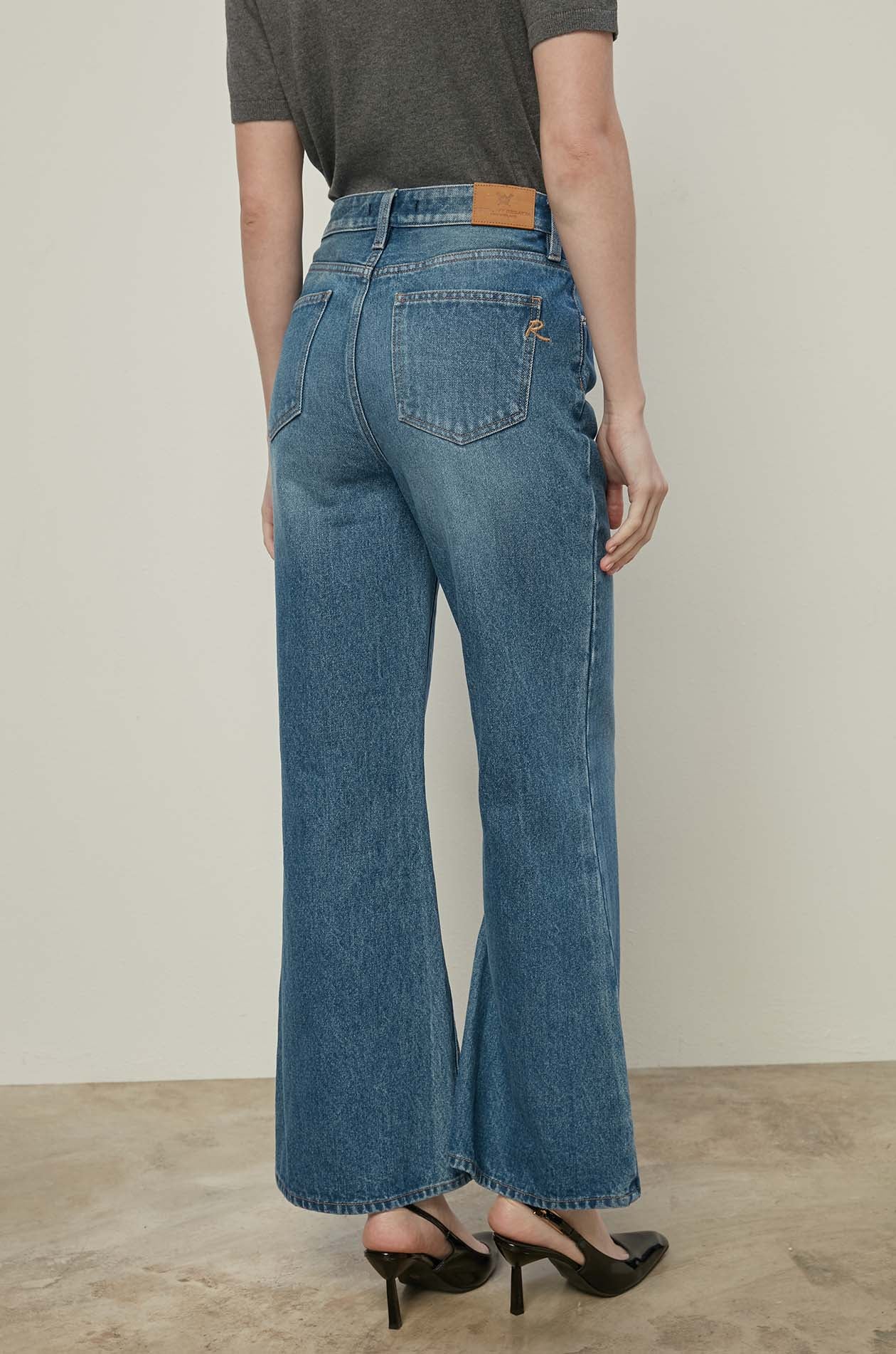 HIGH-RISE FLARE JEANS