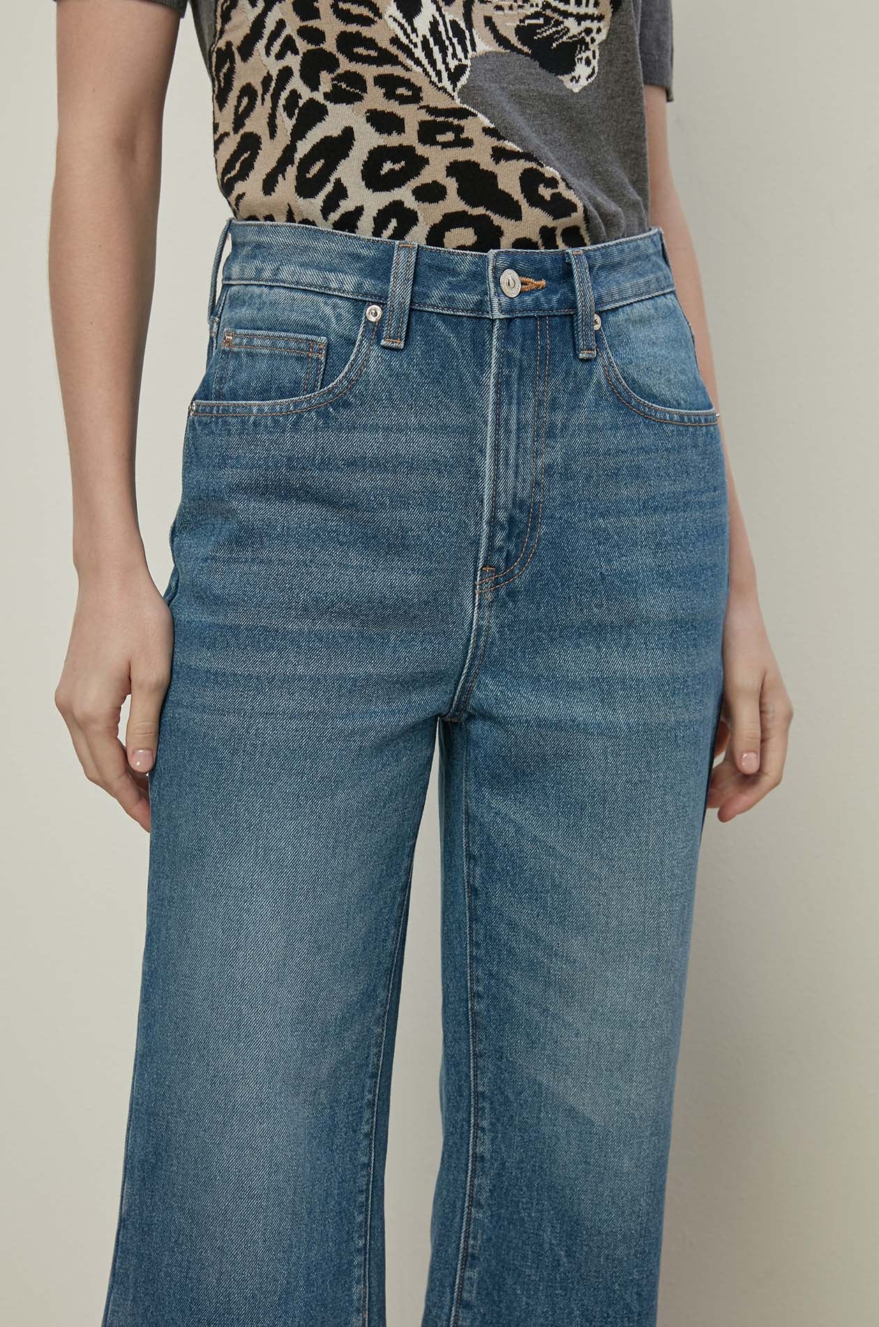 HIGH-RISE FLARE JEANS