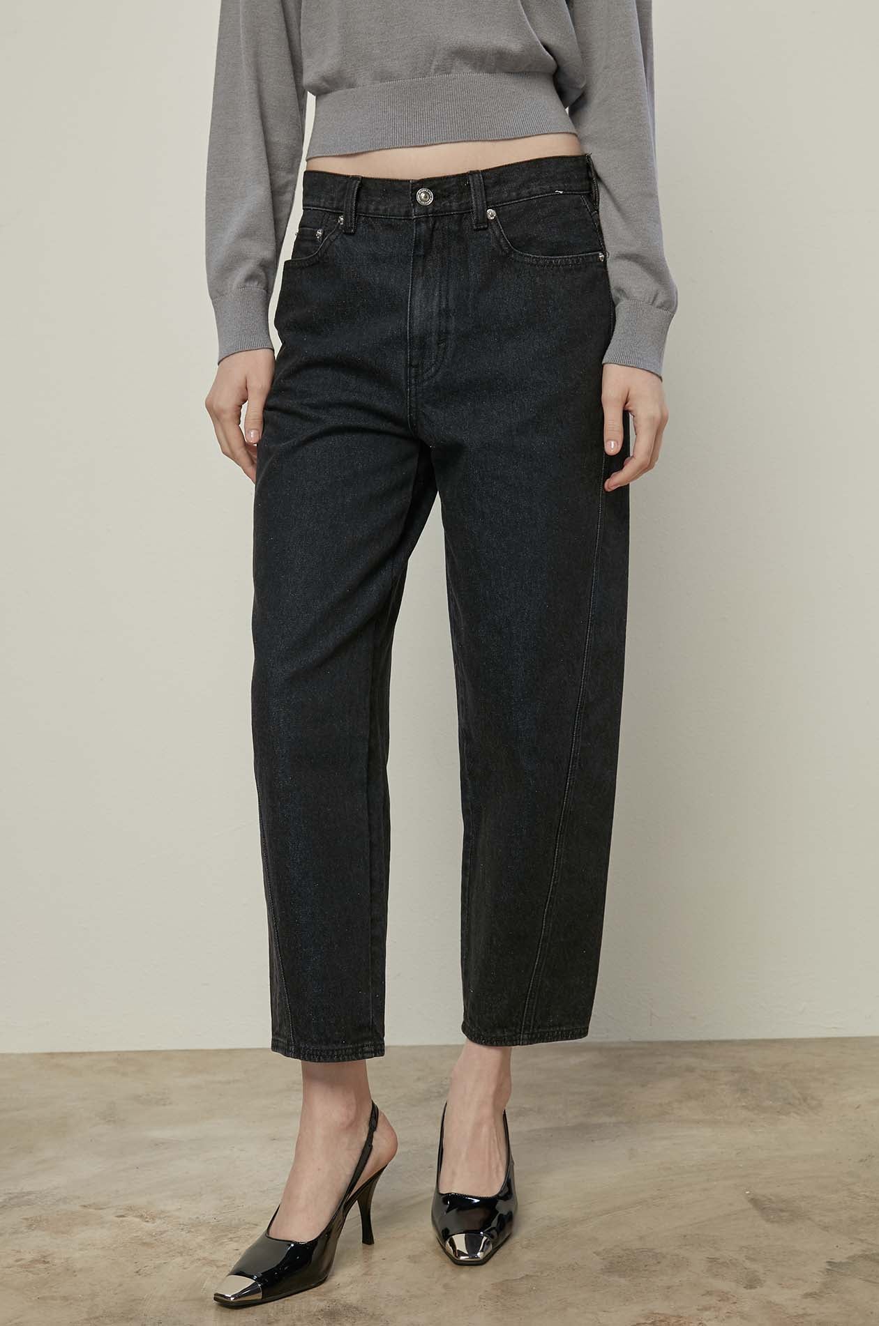 HIGH-RISE BARREL LEG JEANS