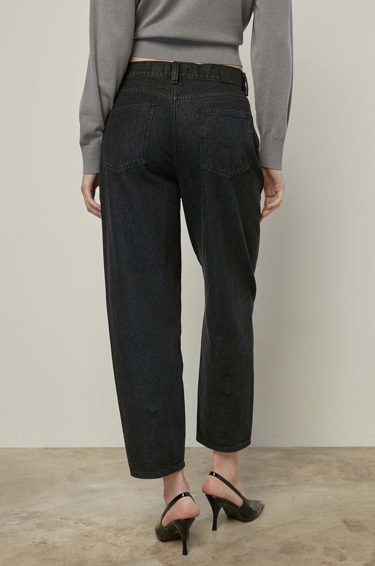 HIGH-RISE BARREL LEG JEANS