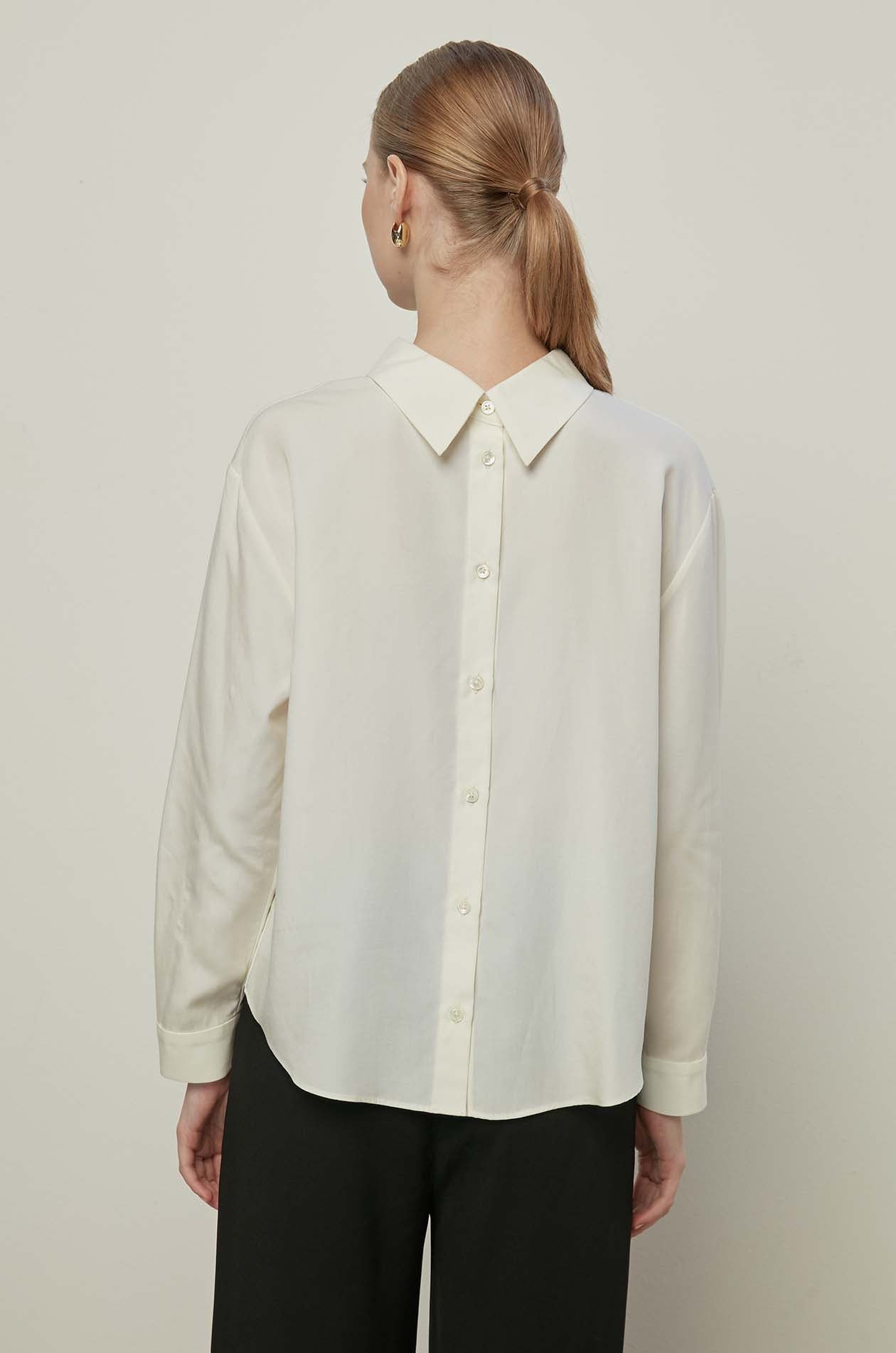 LONG SLEEVE BUTTON-UP SHIRT
