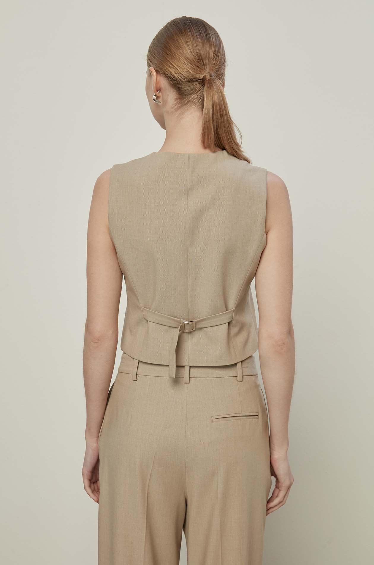 BUTTON-DOWN VEST