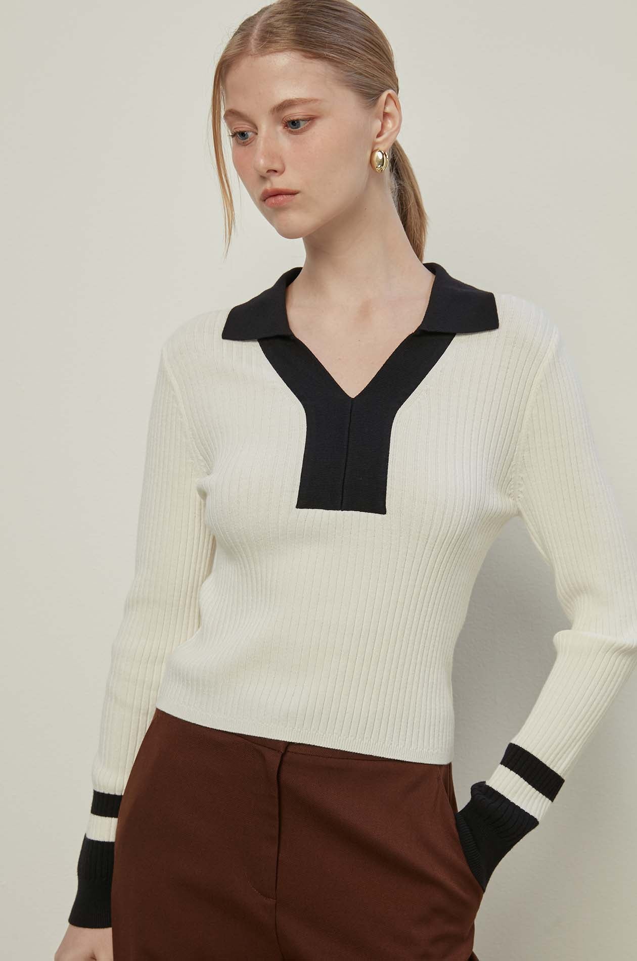 CONTRAST KNITTED TOP