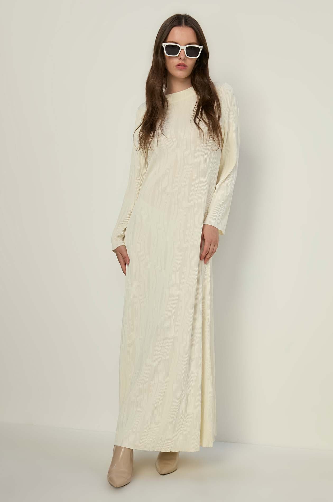 LONG SLEEVE PLEATED MAXI DRESS