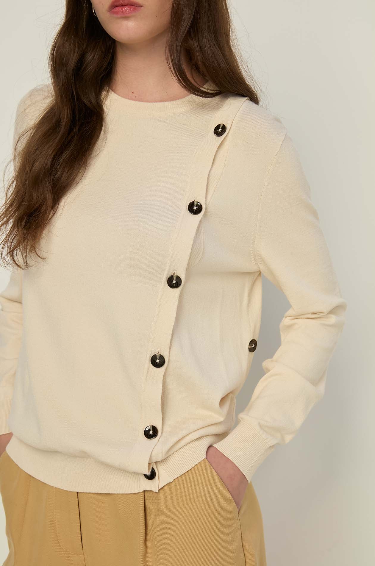 BUTTON-DETAIL TOP
