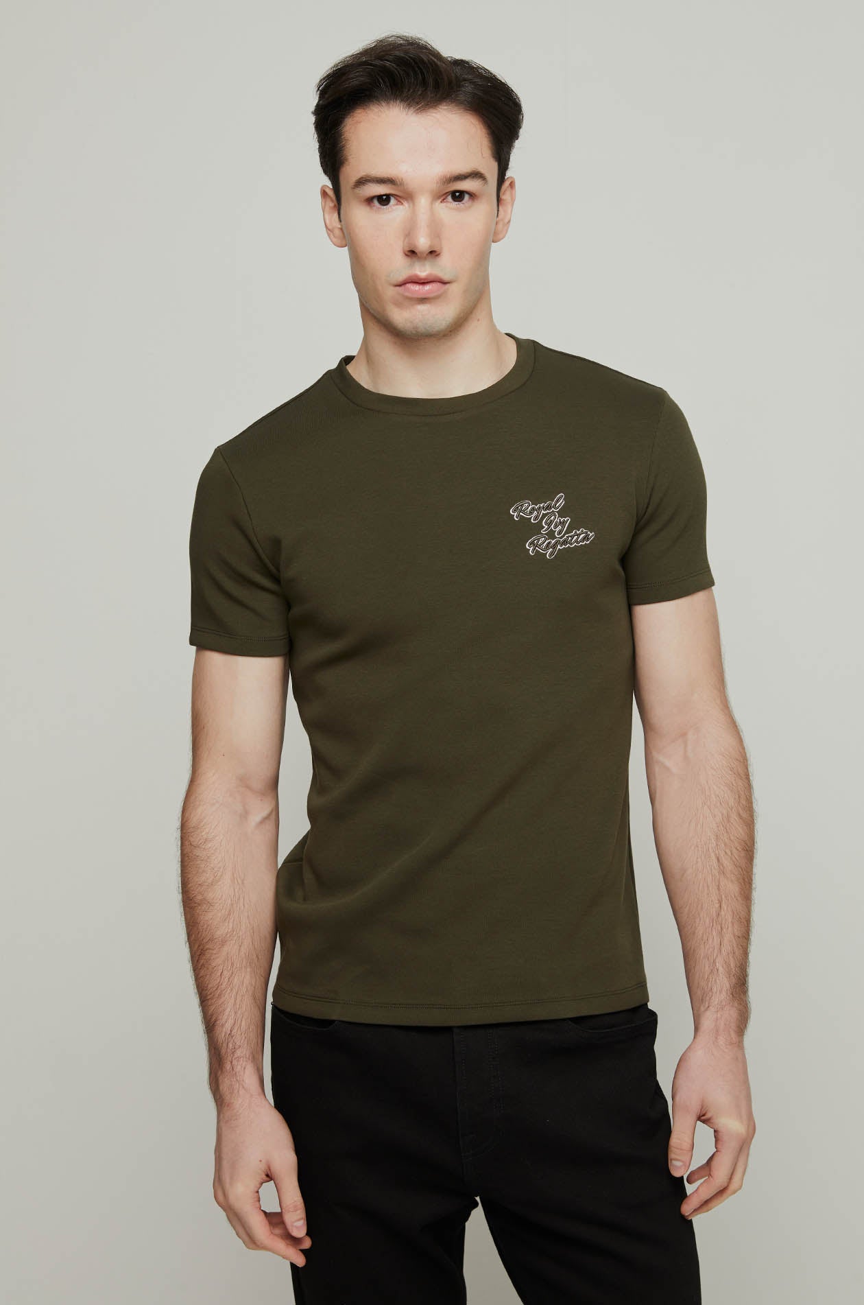 EMBROIDERED CHEST LOGO TEE
