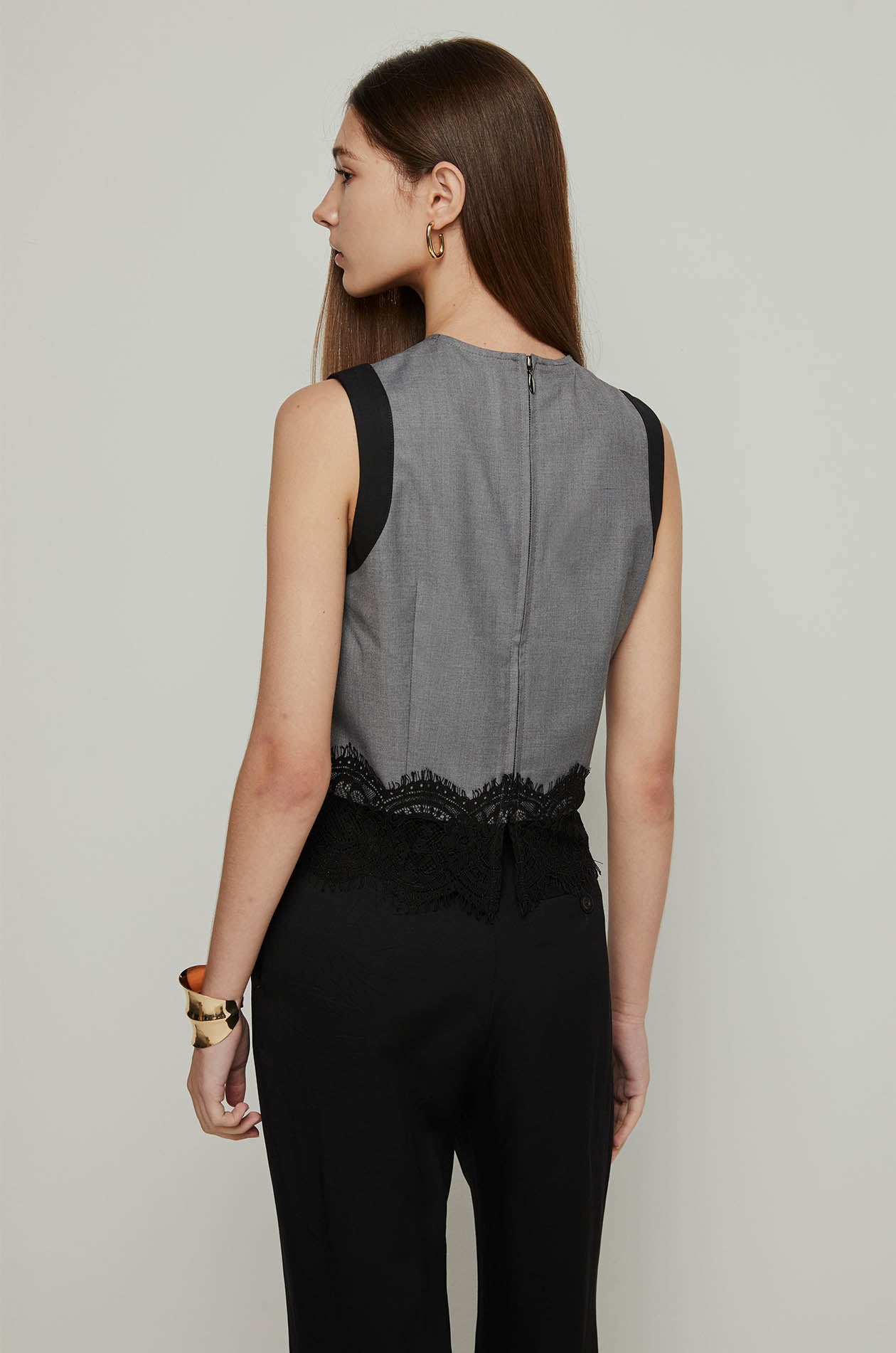 LACE HEM SLEEVELESS TOP
