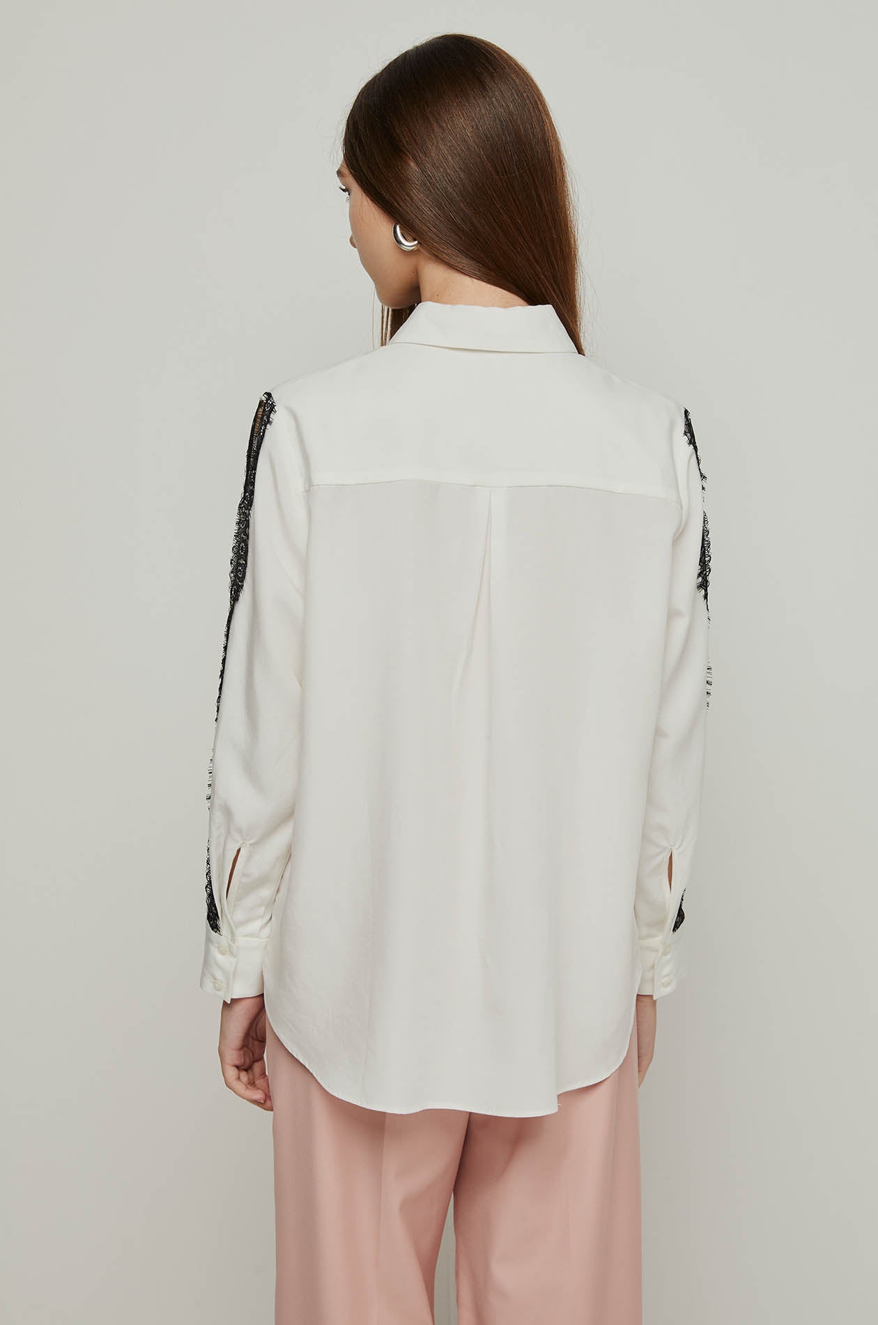 LACE PANEL SLEEVE SHIRT