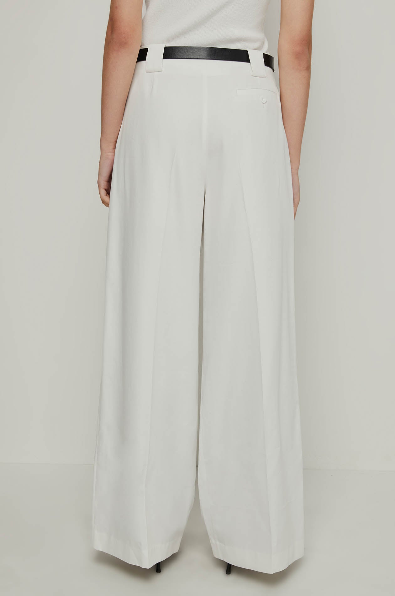 CLASSIC WIDE LEG PANTS