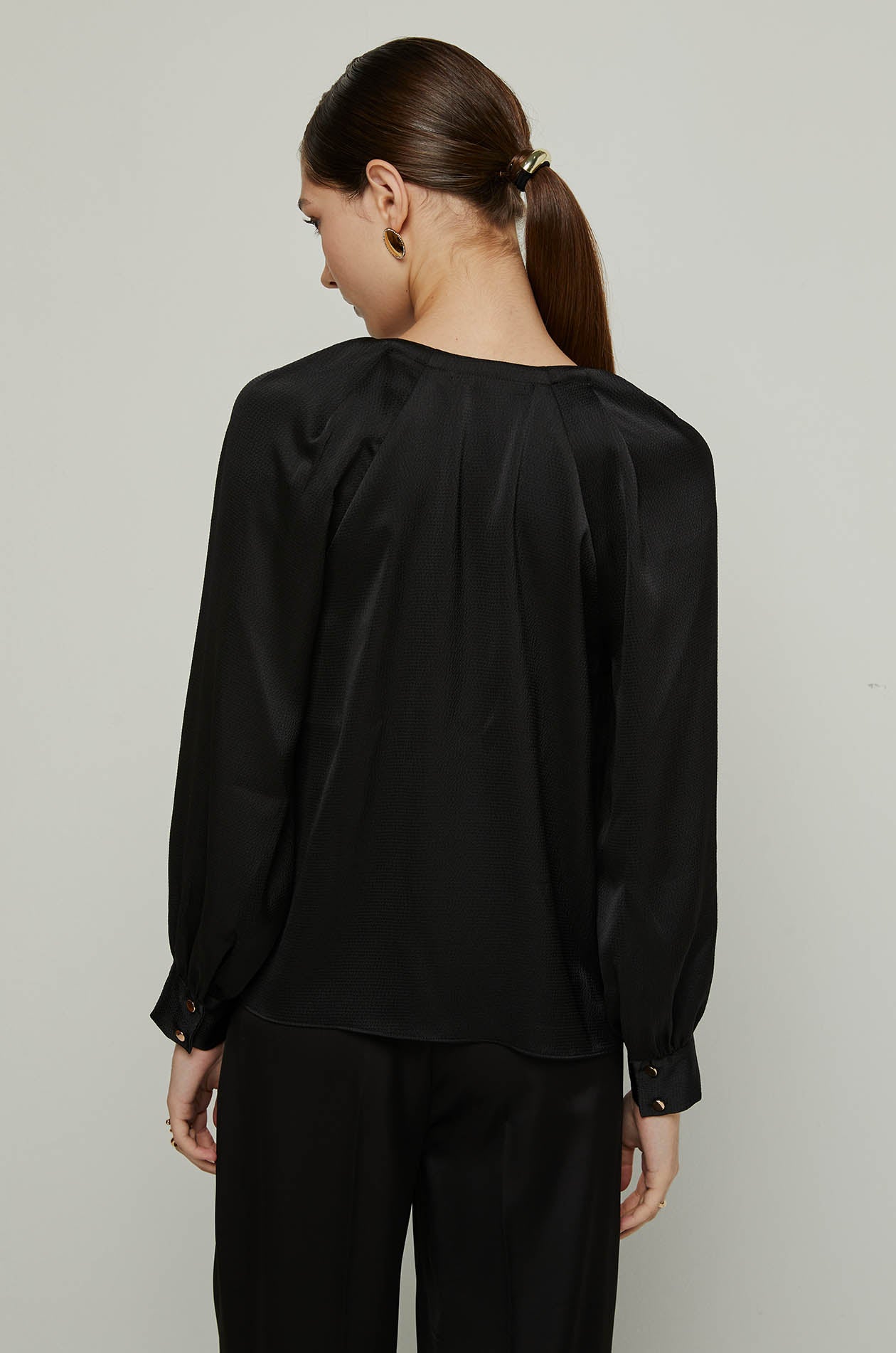 LONG SLEEVE TIE BLOUSE