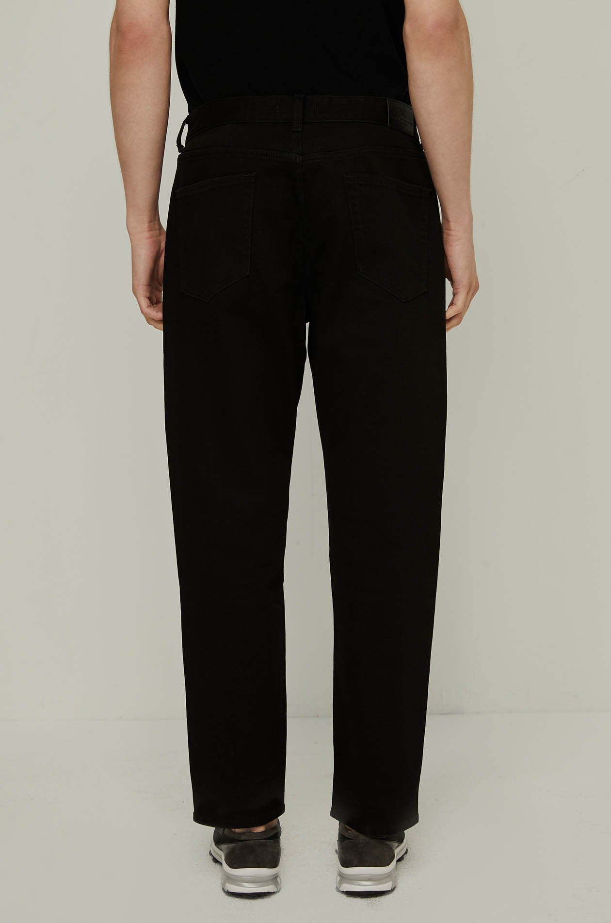 CLASSIC BLACK JEANS