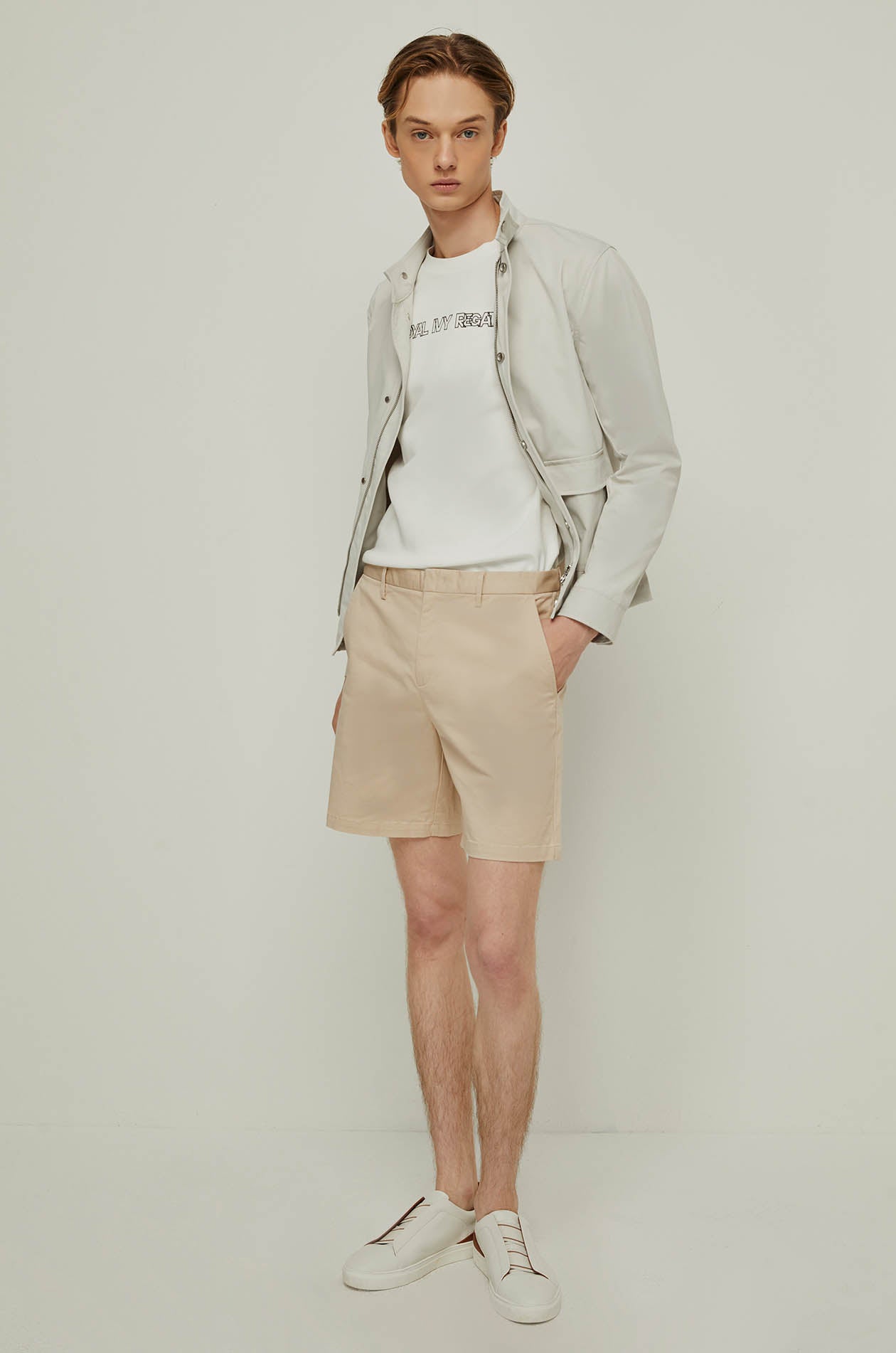 LOGO TYPO EMBORIDERED GRAPHIC TEE