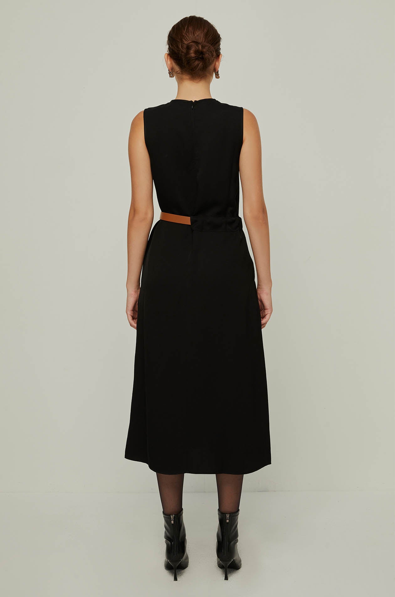 SLEEVELESS HIDDEN BELTED DRESS