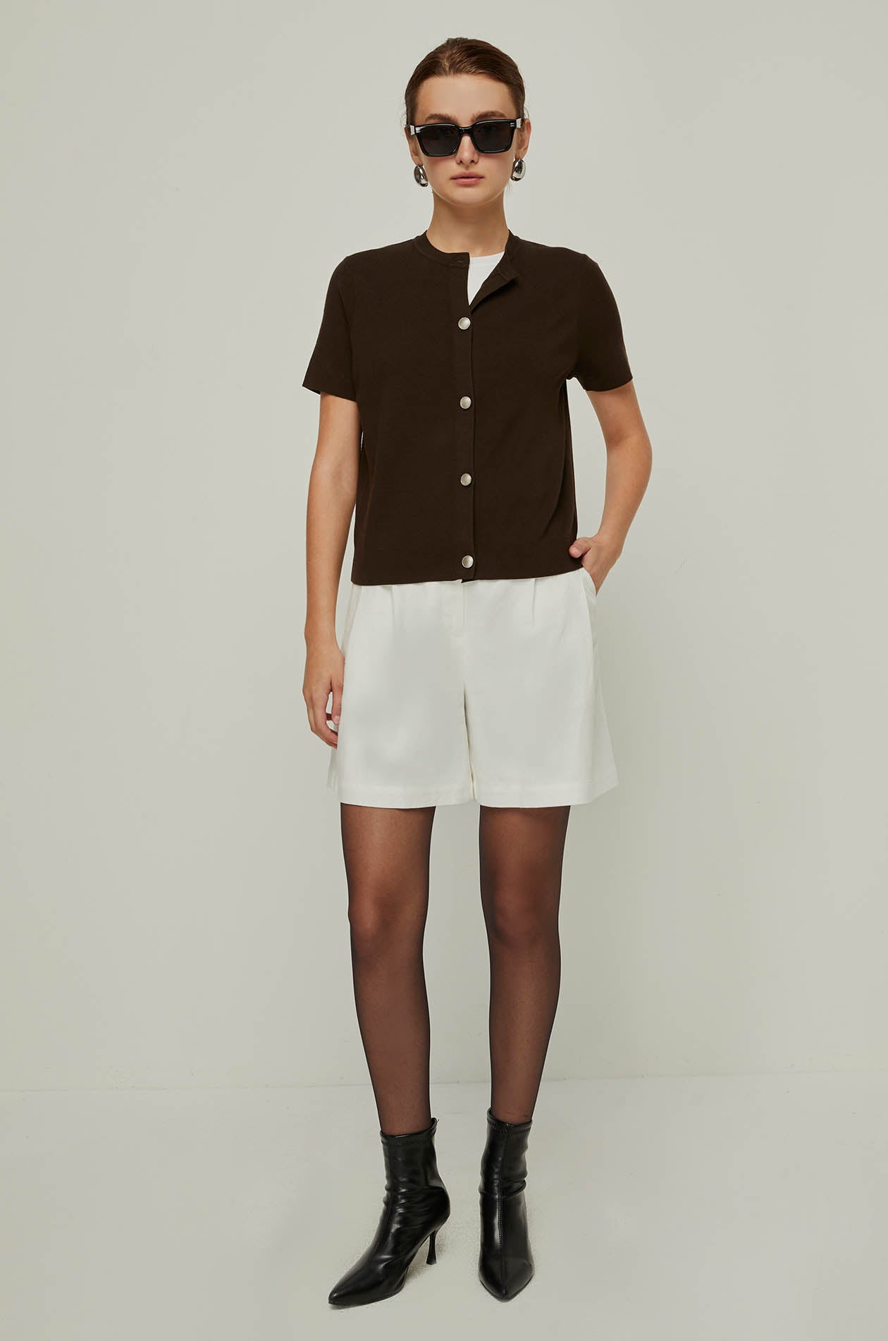 ROUND NECK BUTTON-UP TOP