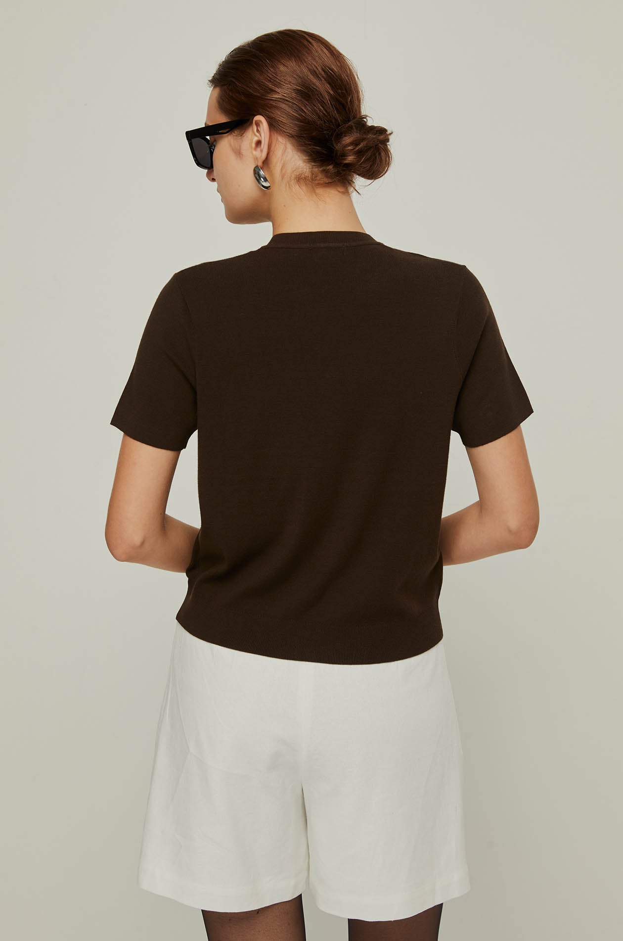 ROUND NECK BUTTON-UP TOP