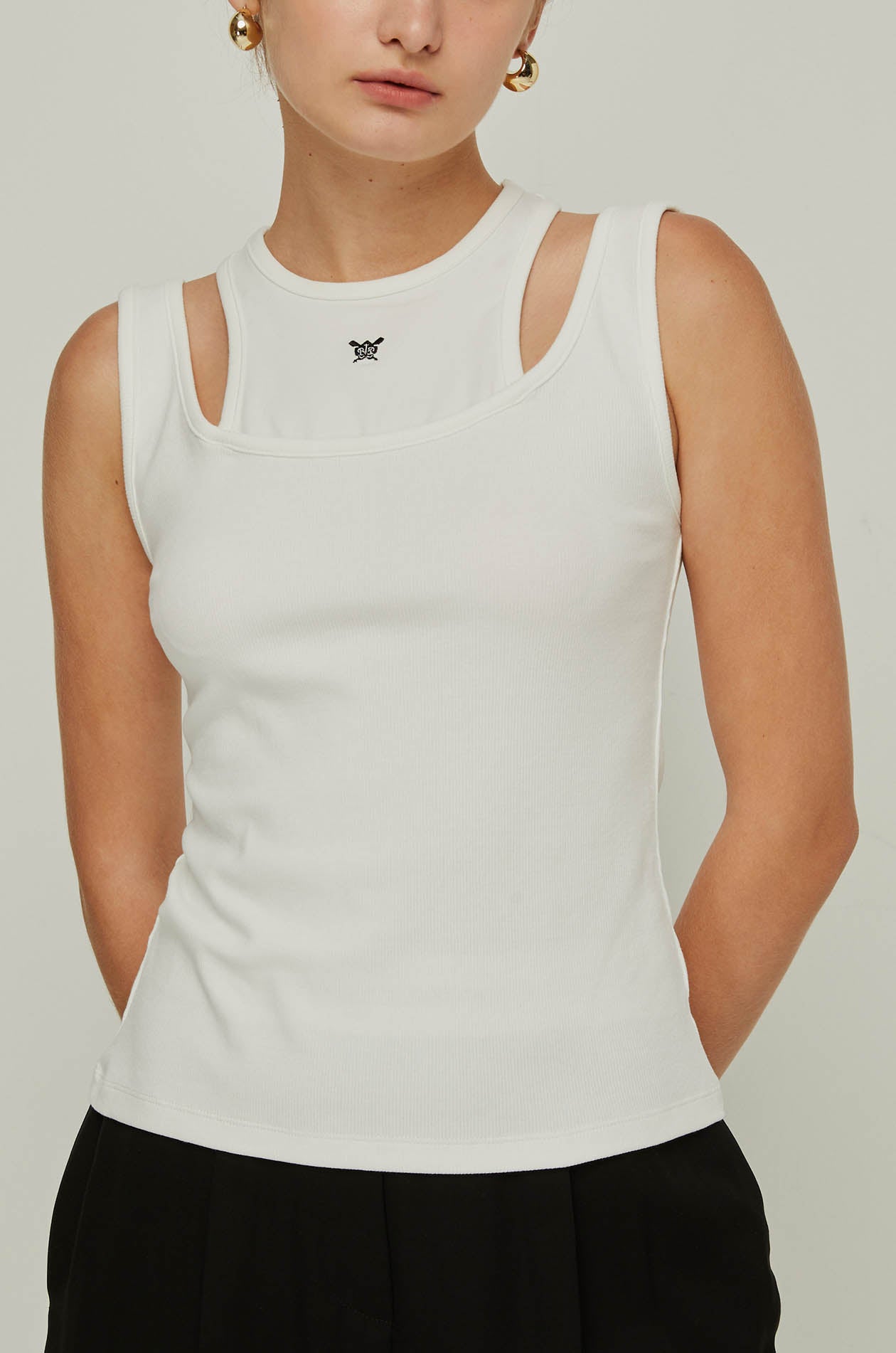 DOUBLE LAYERED SLEEVELESS TOP