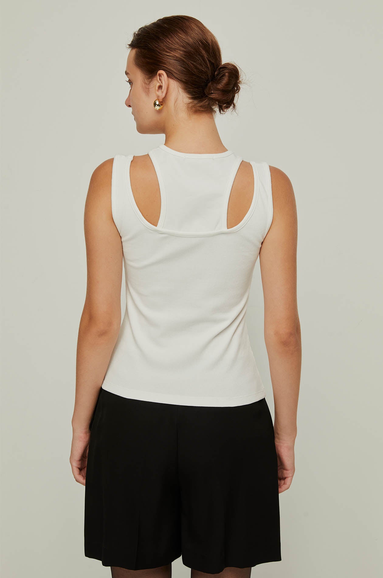 DOUBLE LAYERED SLEEVELESS TOP