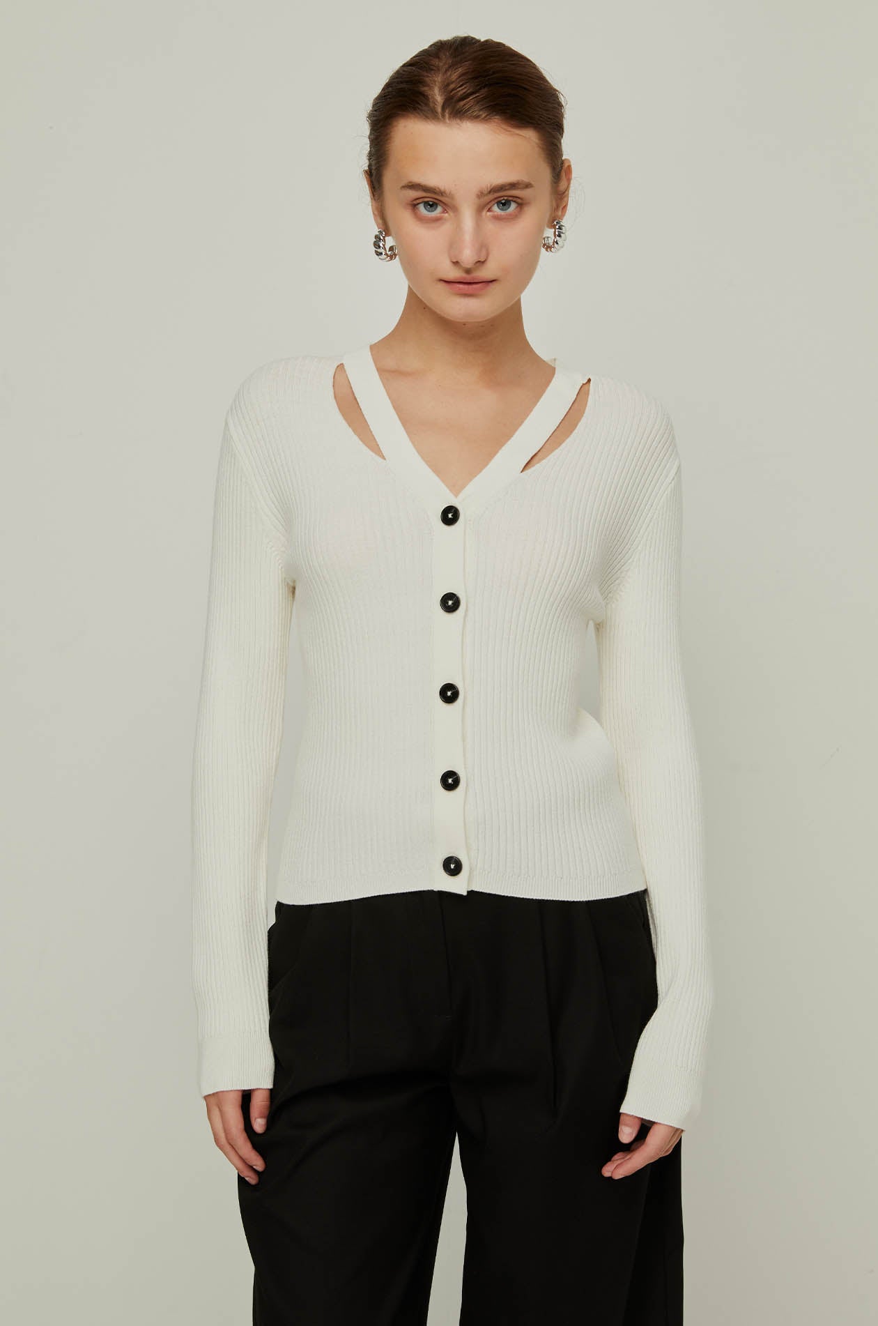 CUT-OUT V NECK CARDIGAN