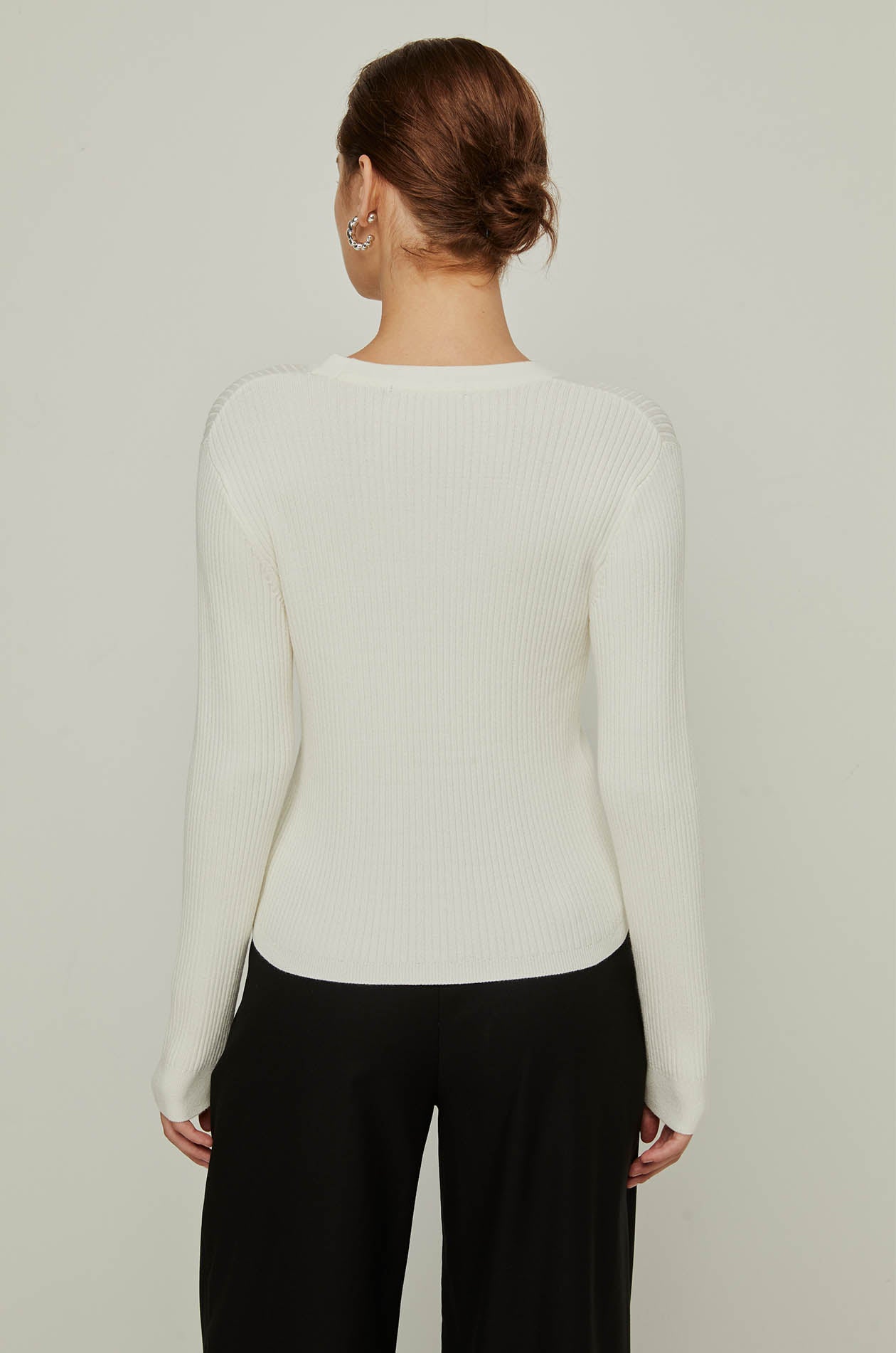 CUT-OUT V NECK CARDIGAN