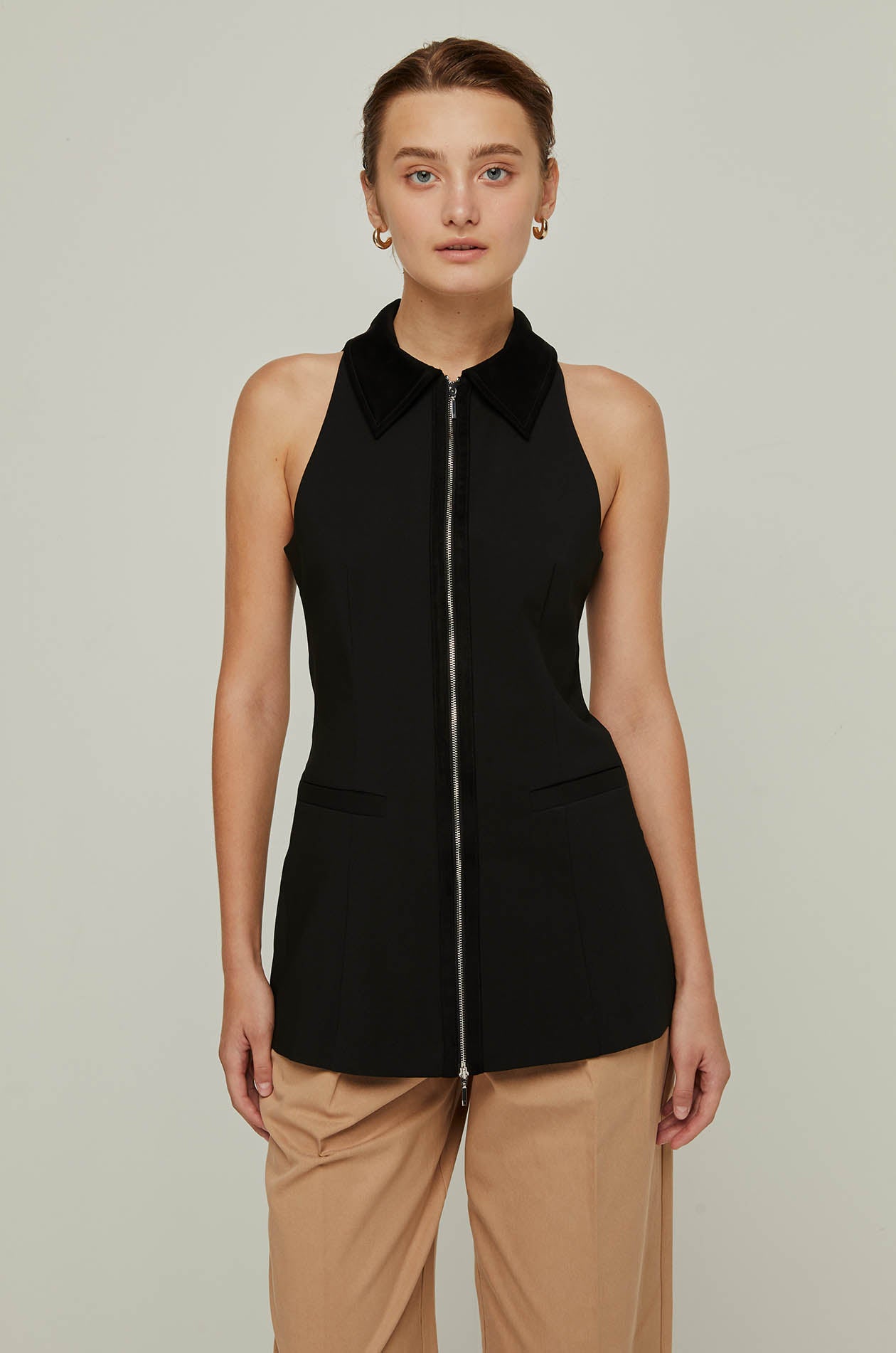SLEEVELESS TWO-WAY ZIPPED TOP