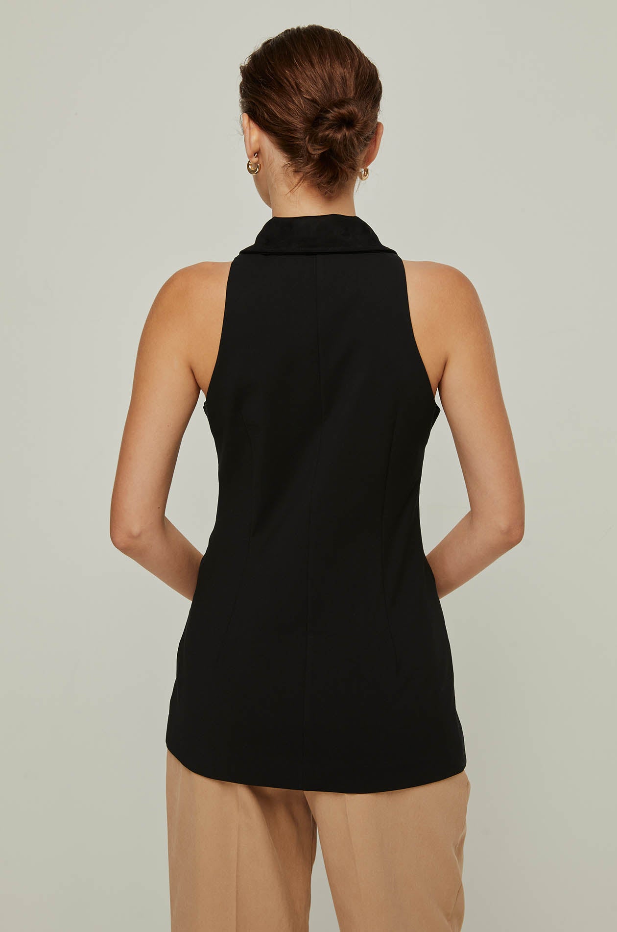 SLEEVELESS TWO-WAY ZIPPED TOP