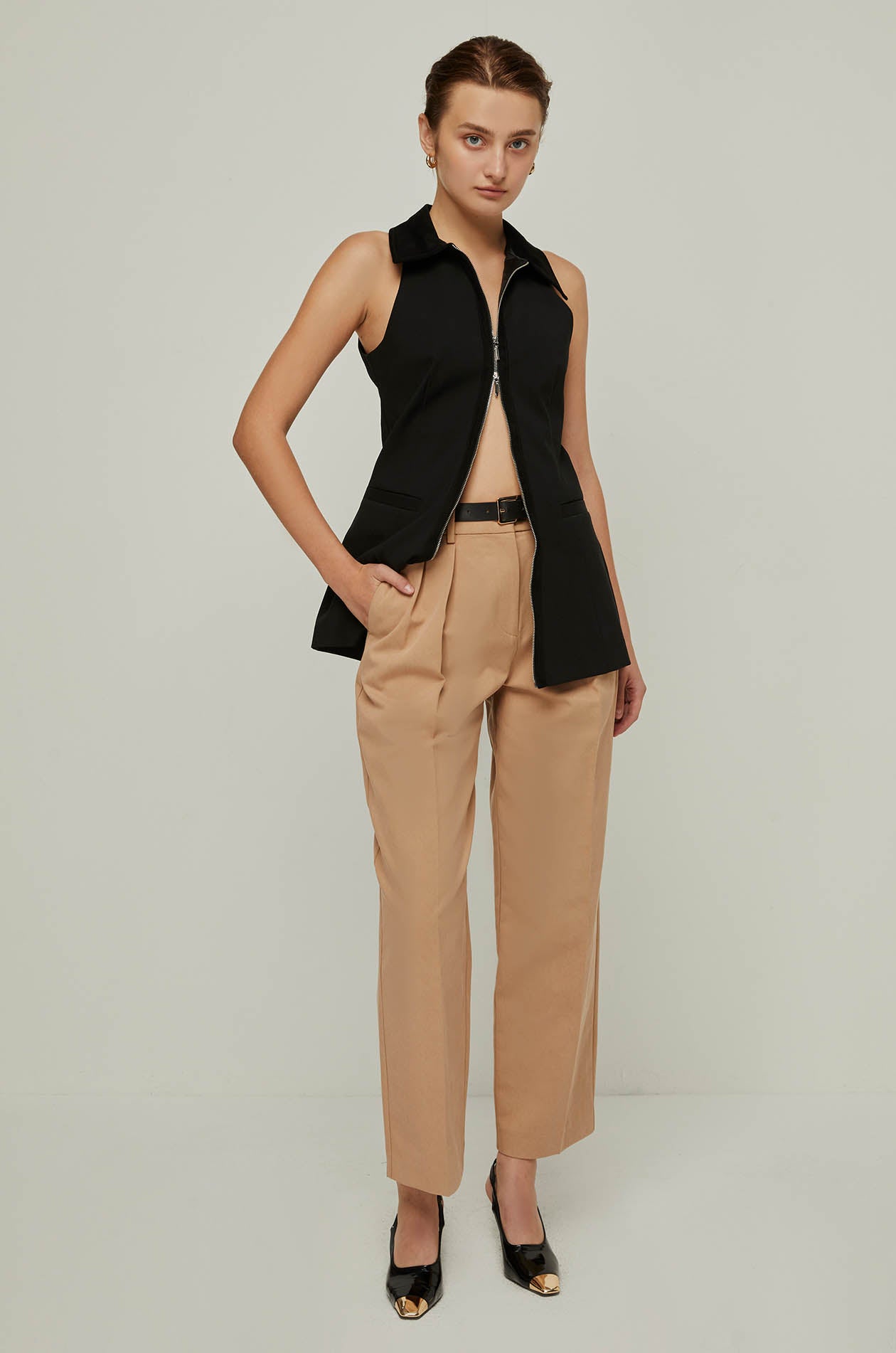 SLEEVELESS TWO-WAY ZIPPED TOP