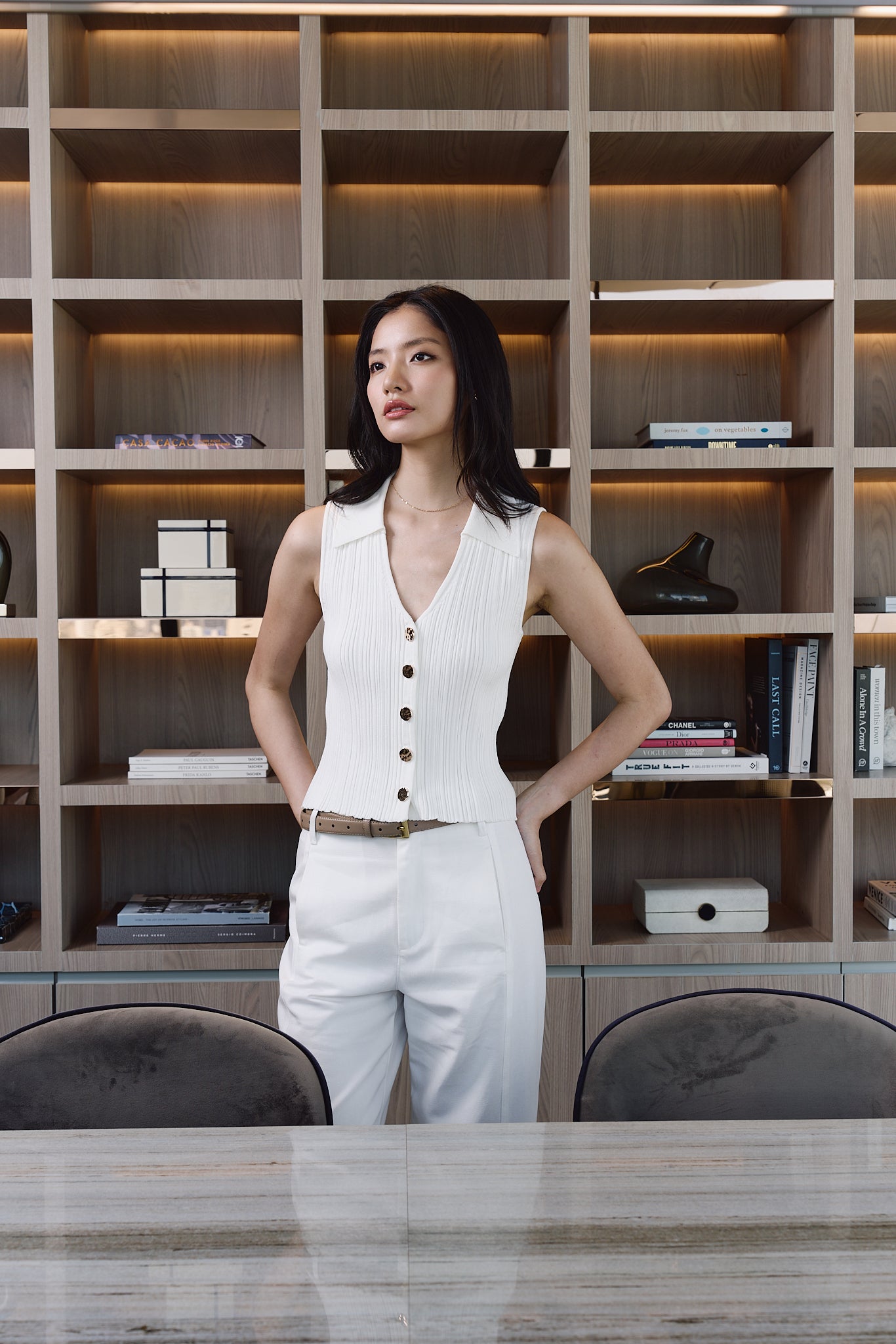 SLEEVELESS COLLARED TOP