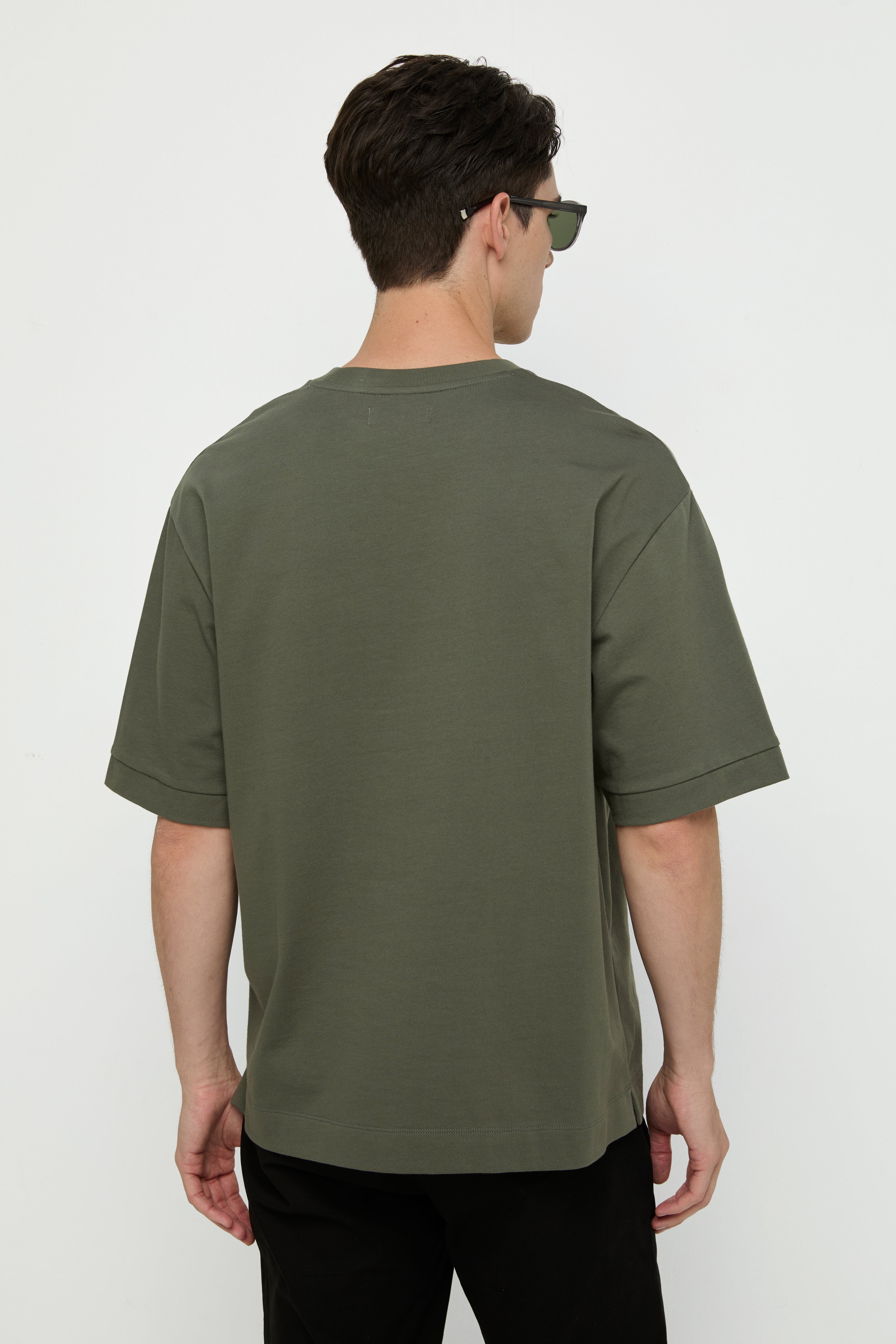 เสื้อยืดทรงโอเวอร์ไซส์สุดคลาสสิก
