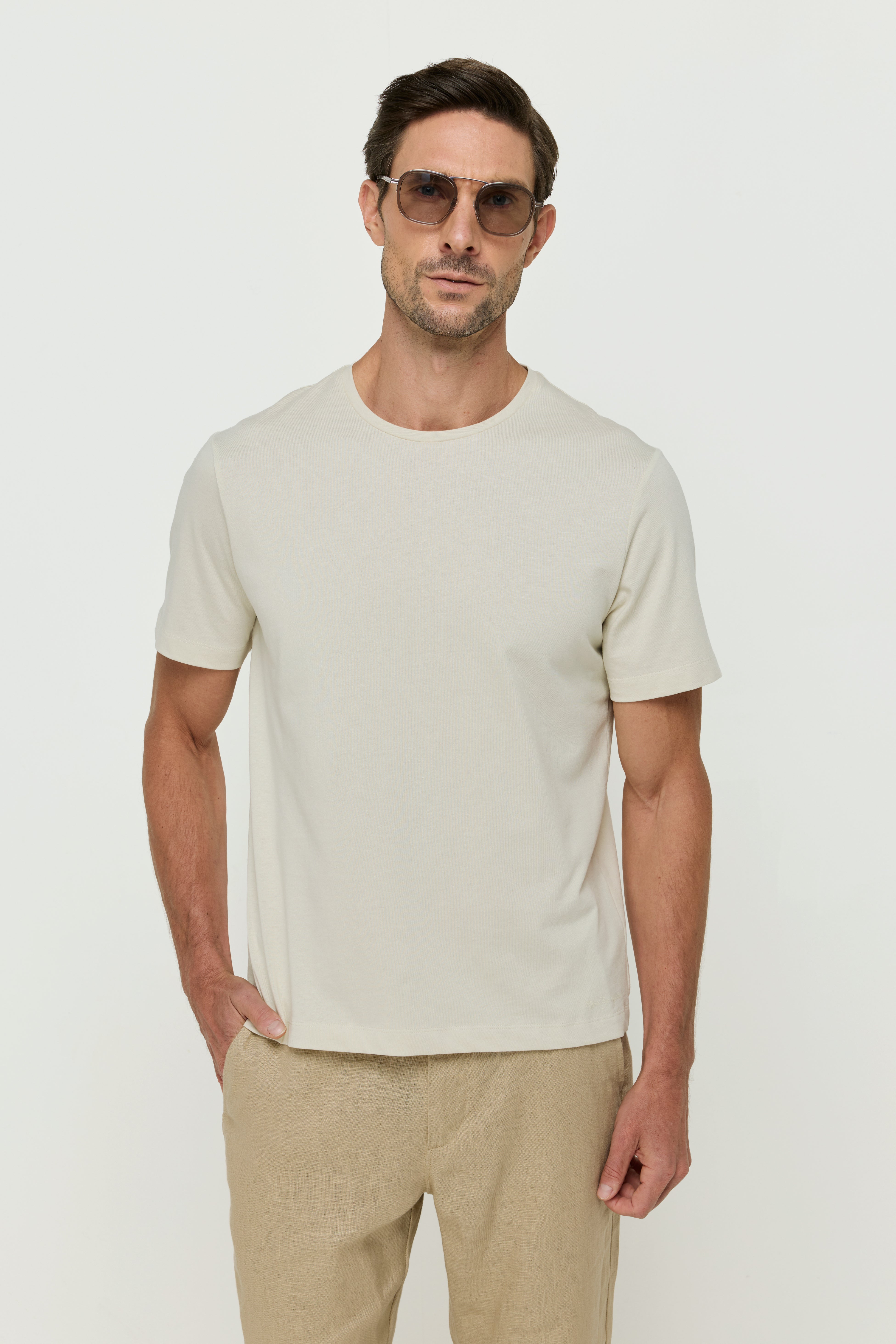 เสื้อยืดคอกลมมีกระเป๋า