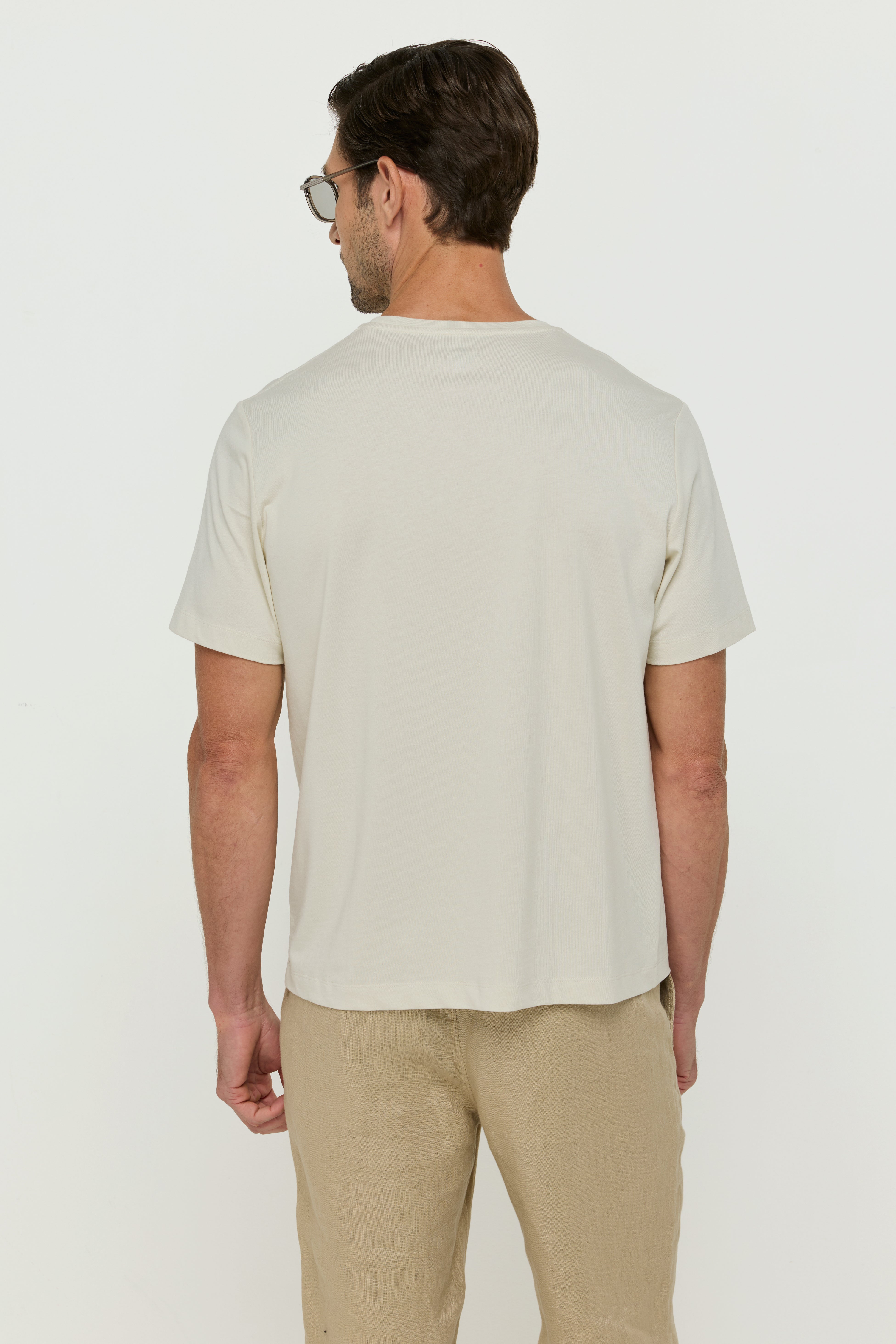 เสื้อยืดคอกลมมีกระเป๋า