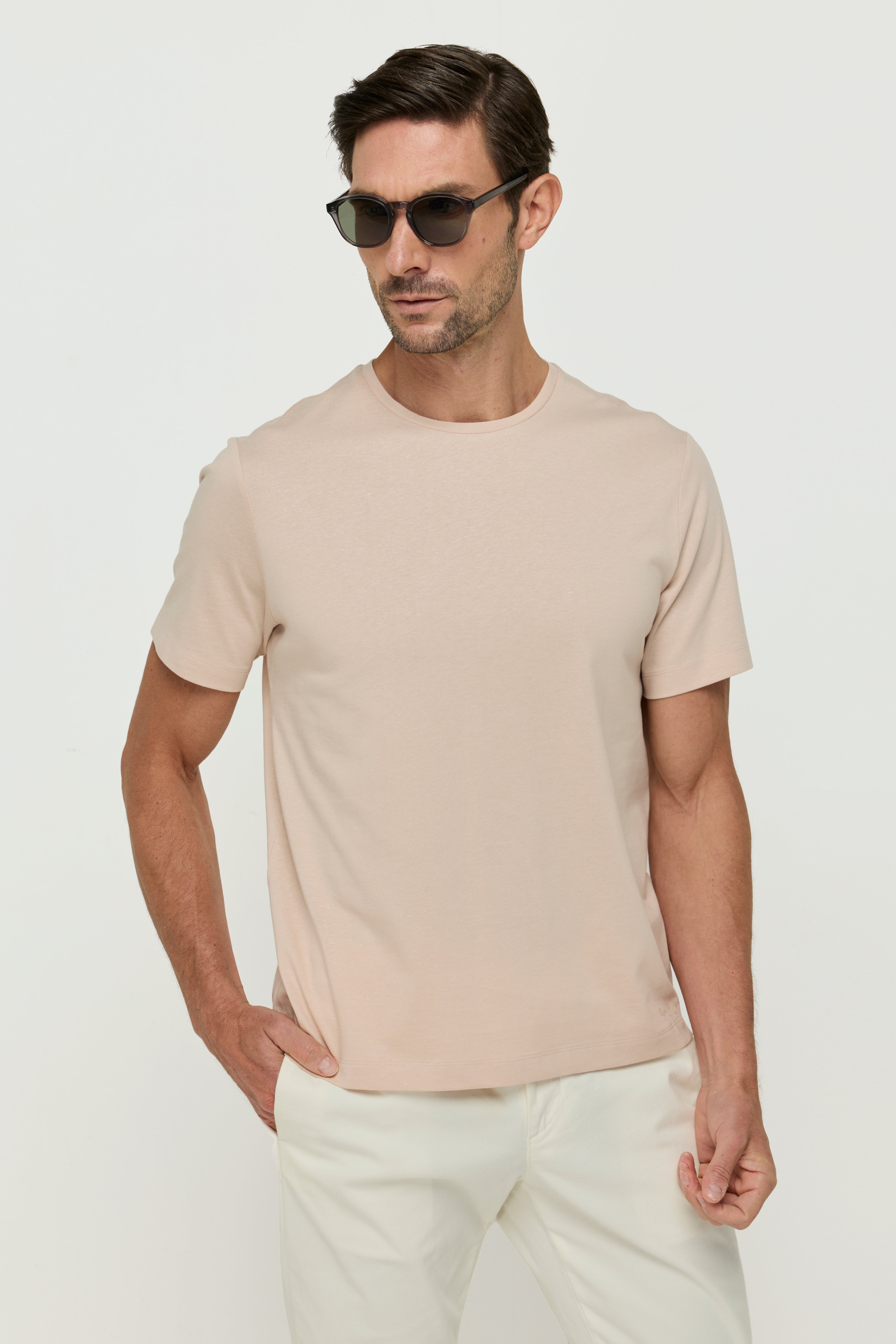 เสื้อยืดคอกลมมีกระเป๋า