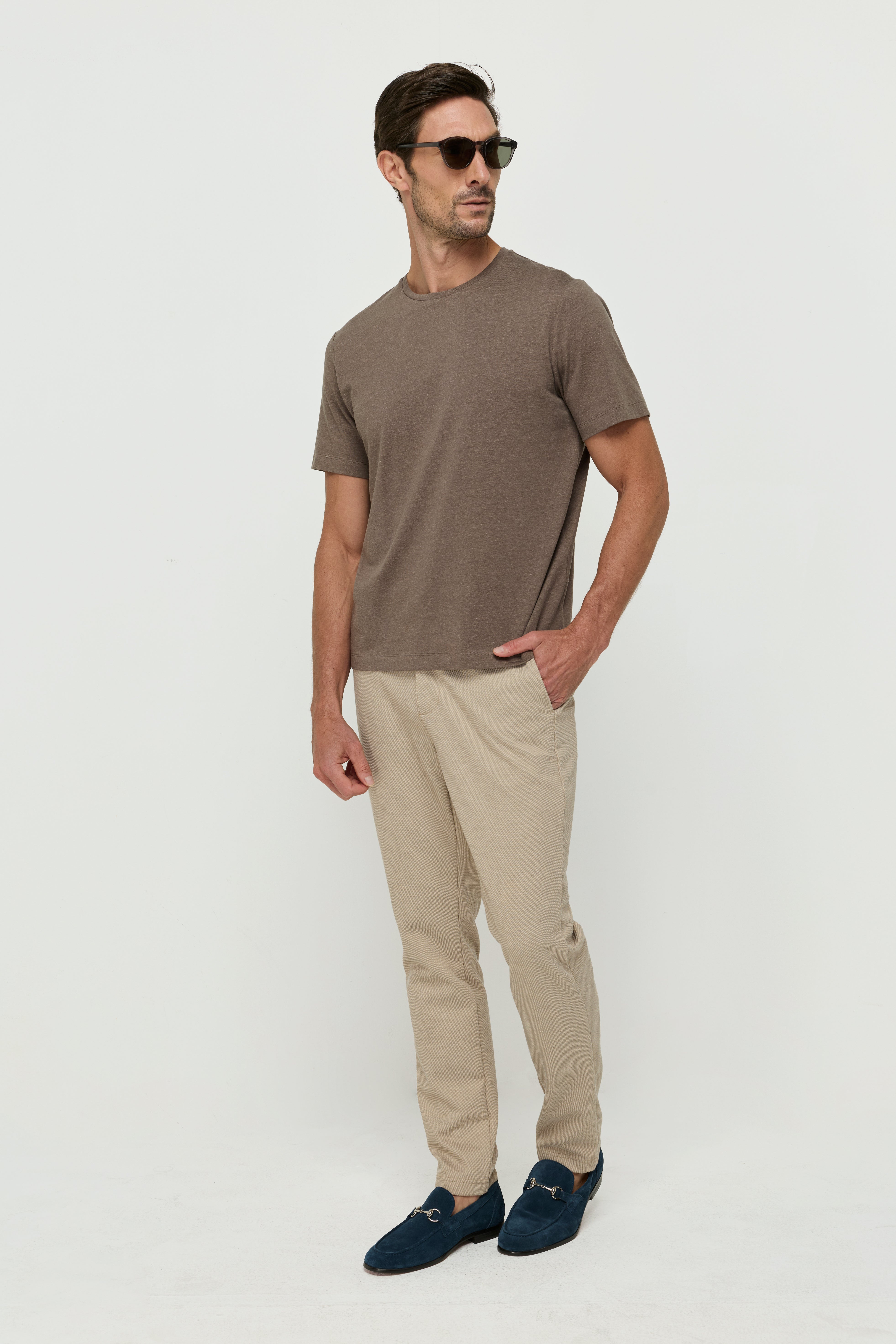 เสื้อยืดคอกลมมีกระเป๋า