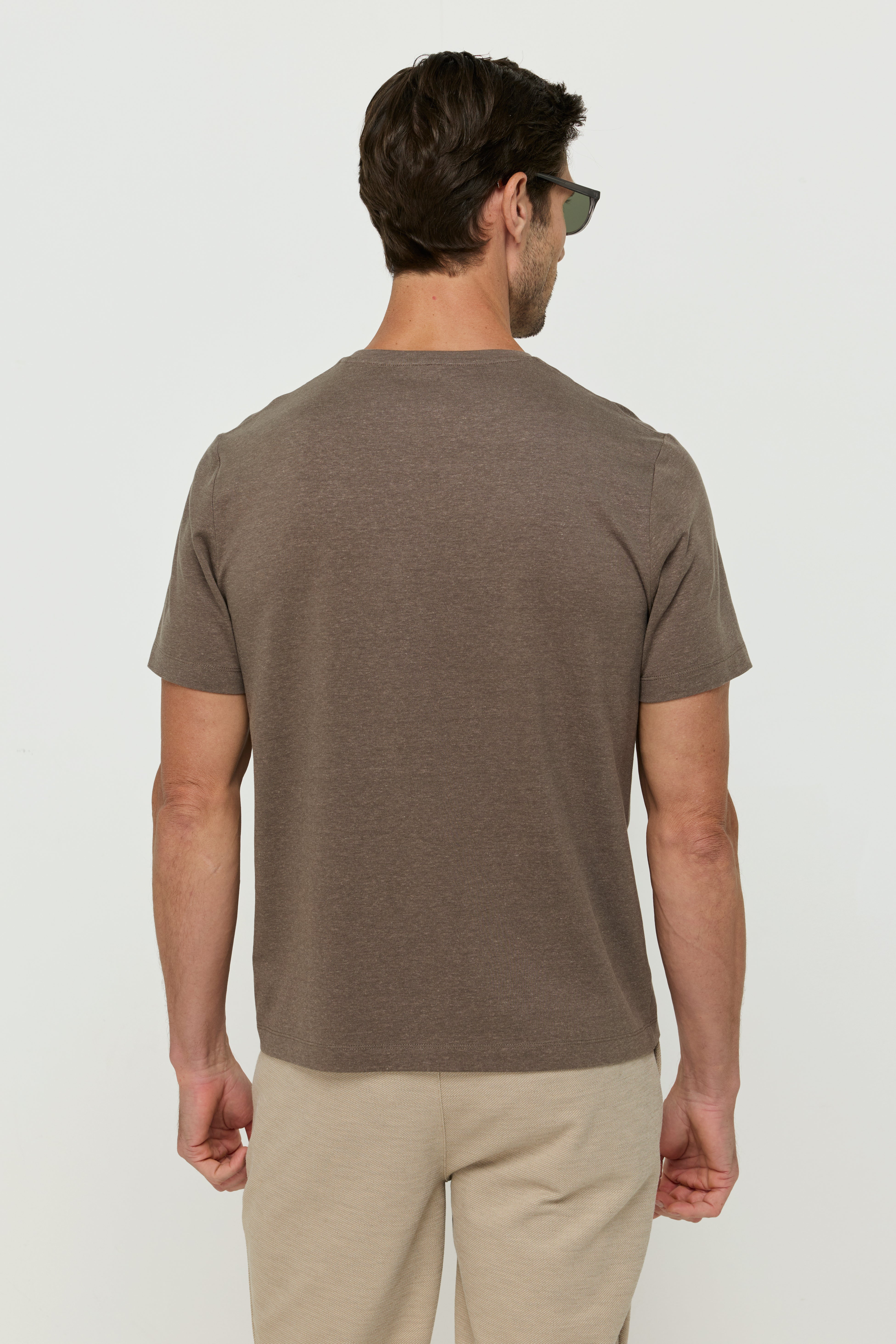 เสื้อยืดคอกลมมีกระเป๋า