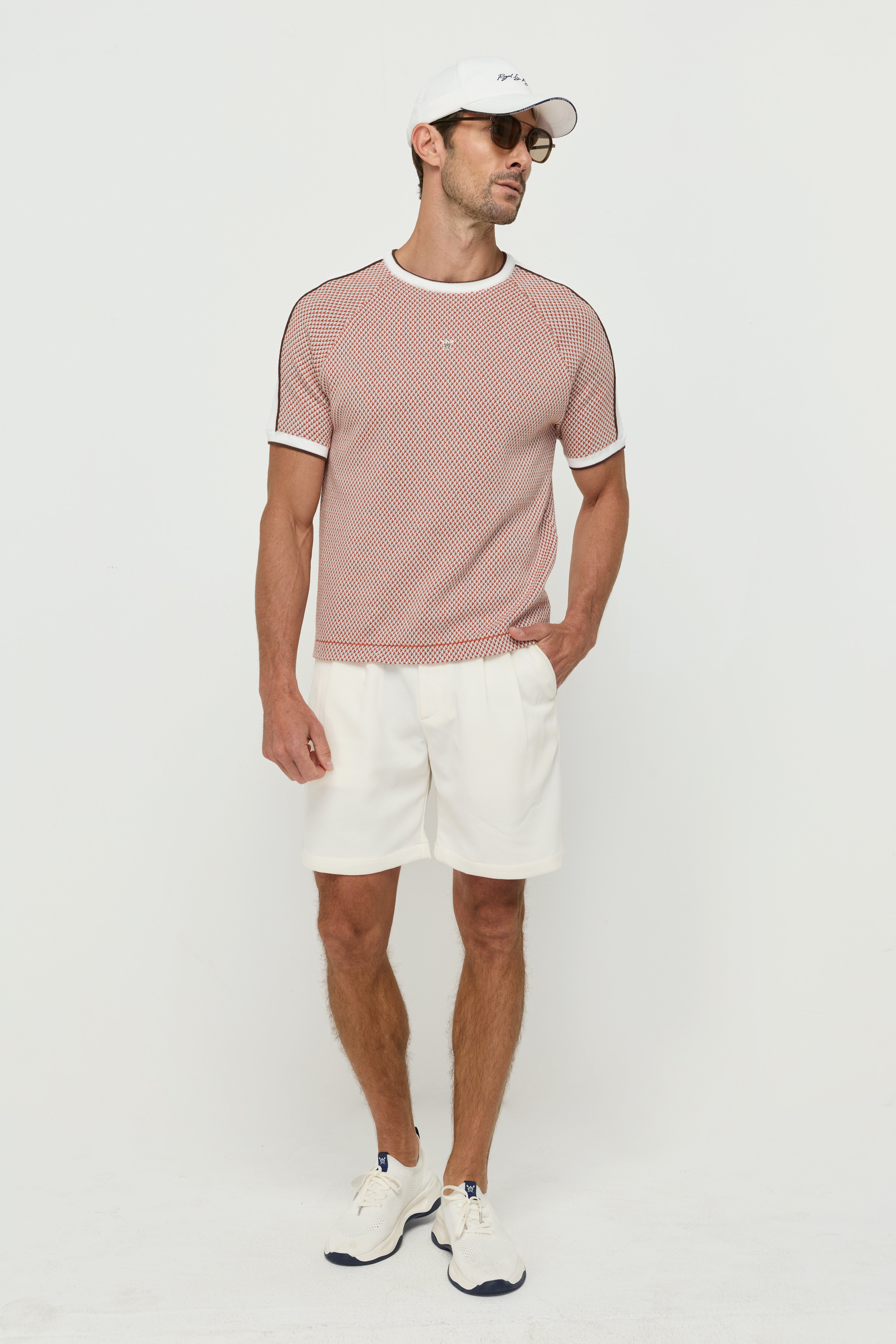 เสื้อยืดถักลายเรขาคณิต